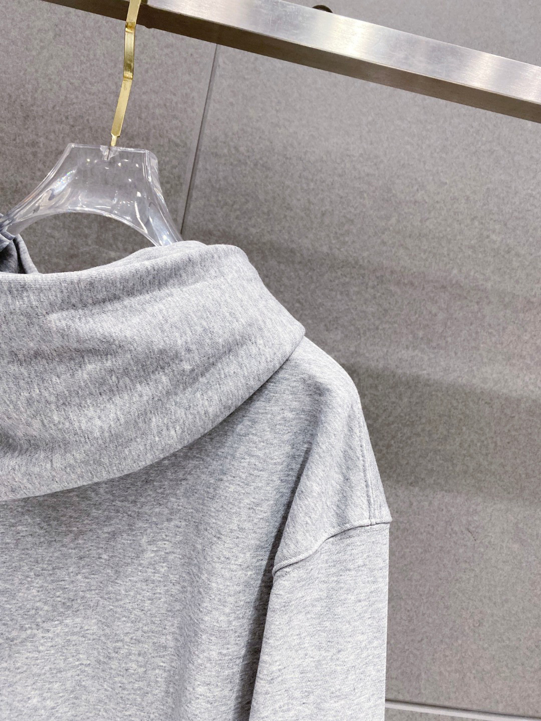 ￼ ￼ ￼ ￼ ￼ ￼ ￼ ￼ ￼ ￼ 普拉达 官网同步发行 胸前印花品牌logo 功能性 机能运动 男