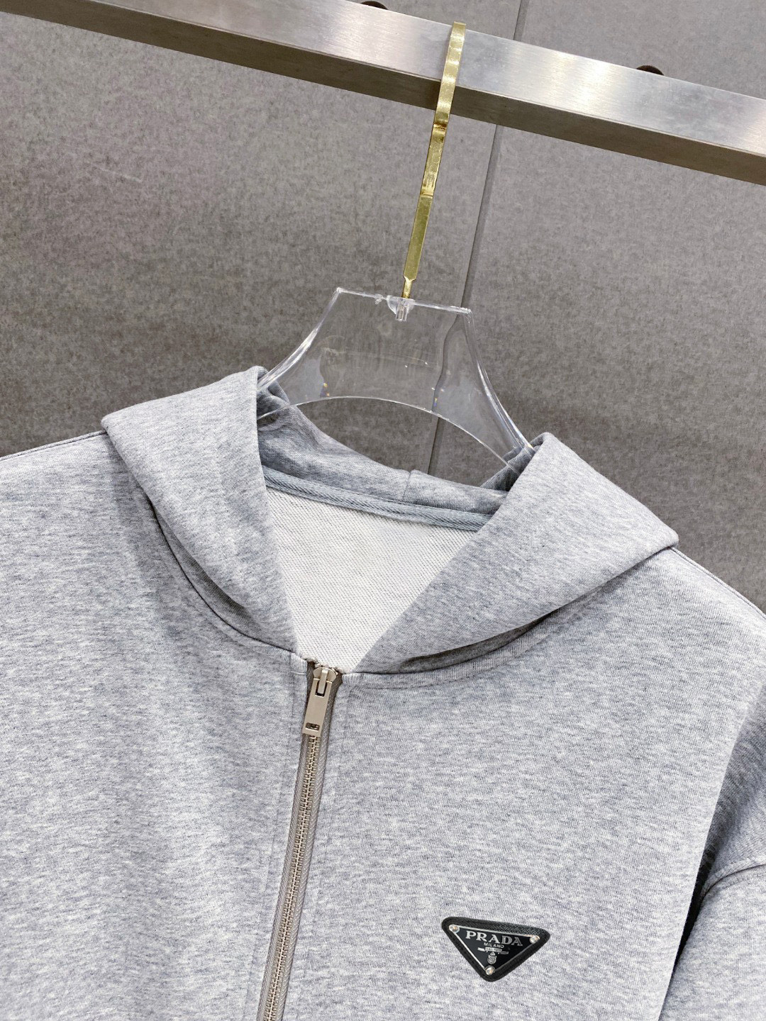 ￼ ￼ ￼ ￼ ￼ ￼ ￼ ￼ ￼ ￼ 普拉达 官网同步发行 胸前印花品牌logo 功能性 机能运动 男