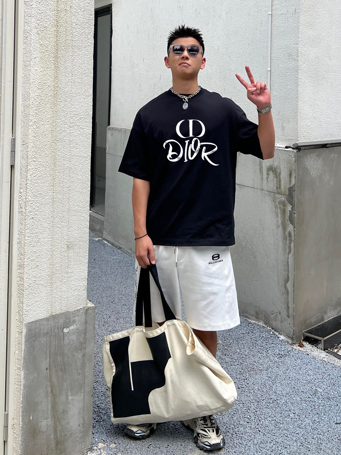 ￼ ￼ ￼ ￼ ￼ ￼ ￼ ￼ 迪奥 新款字母印花双层重工短袖T桖 字母图案不管是T桖还是卫衣都是每年的