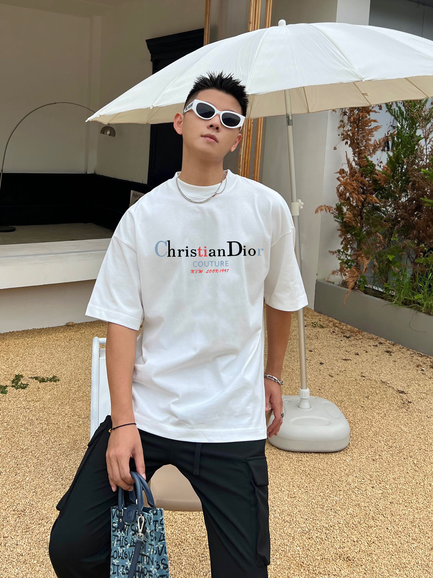 ￼ ￼ ￼ ￼ ￼ ￼ 迪奥 新款字母印花双层重工短袖T桖 字母图案不管是T桖还是卫衣都是每年的爆款单品