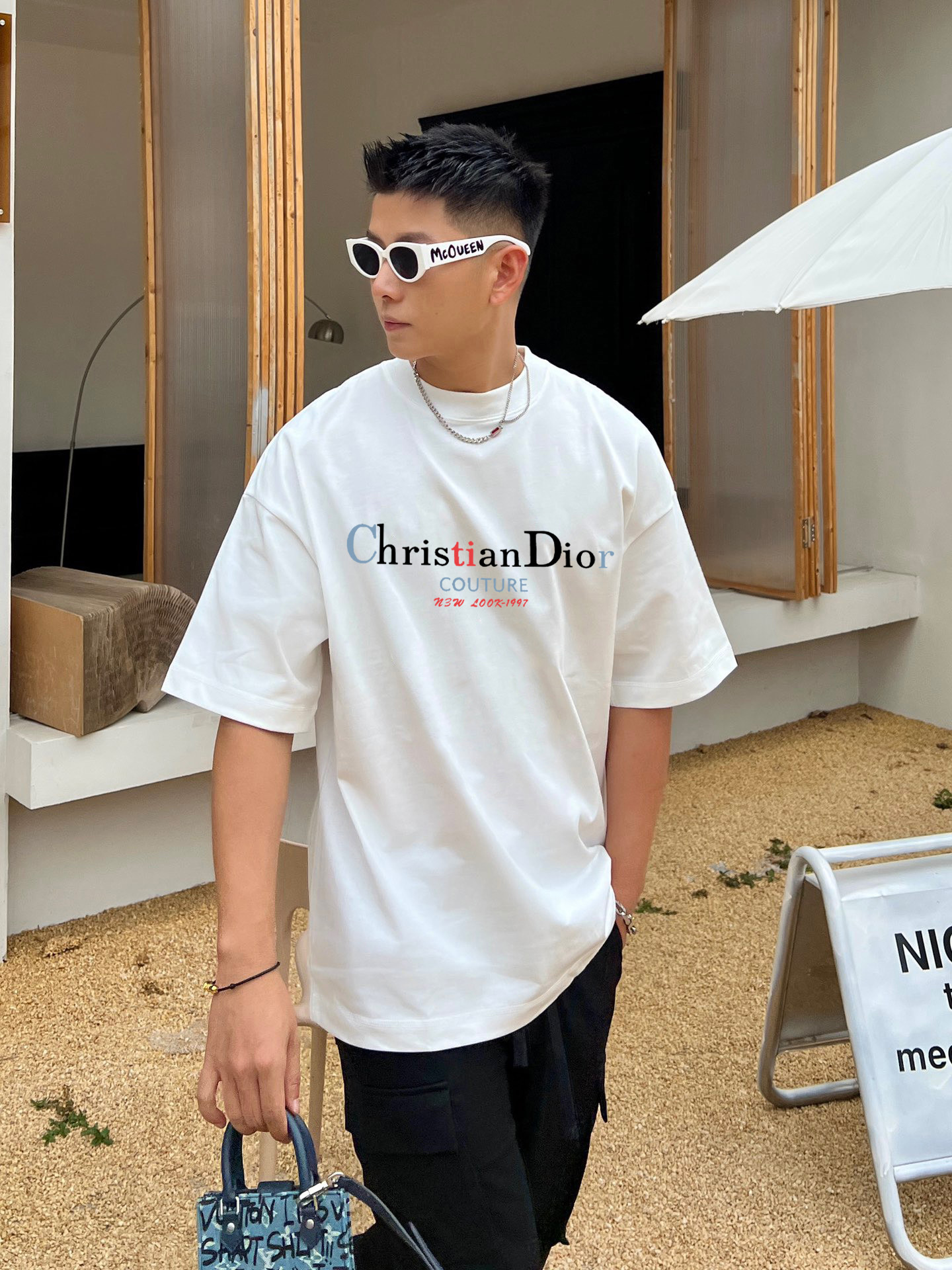 ￼ ￼ ￼ ￼ ￼ ￼ 迪奥 新款字母印花双层重工短袖T桖 字母图案不管是T桖还是卫衣都是每年的爆款单品