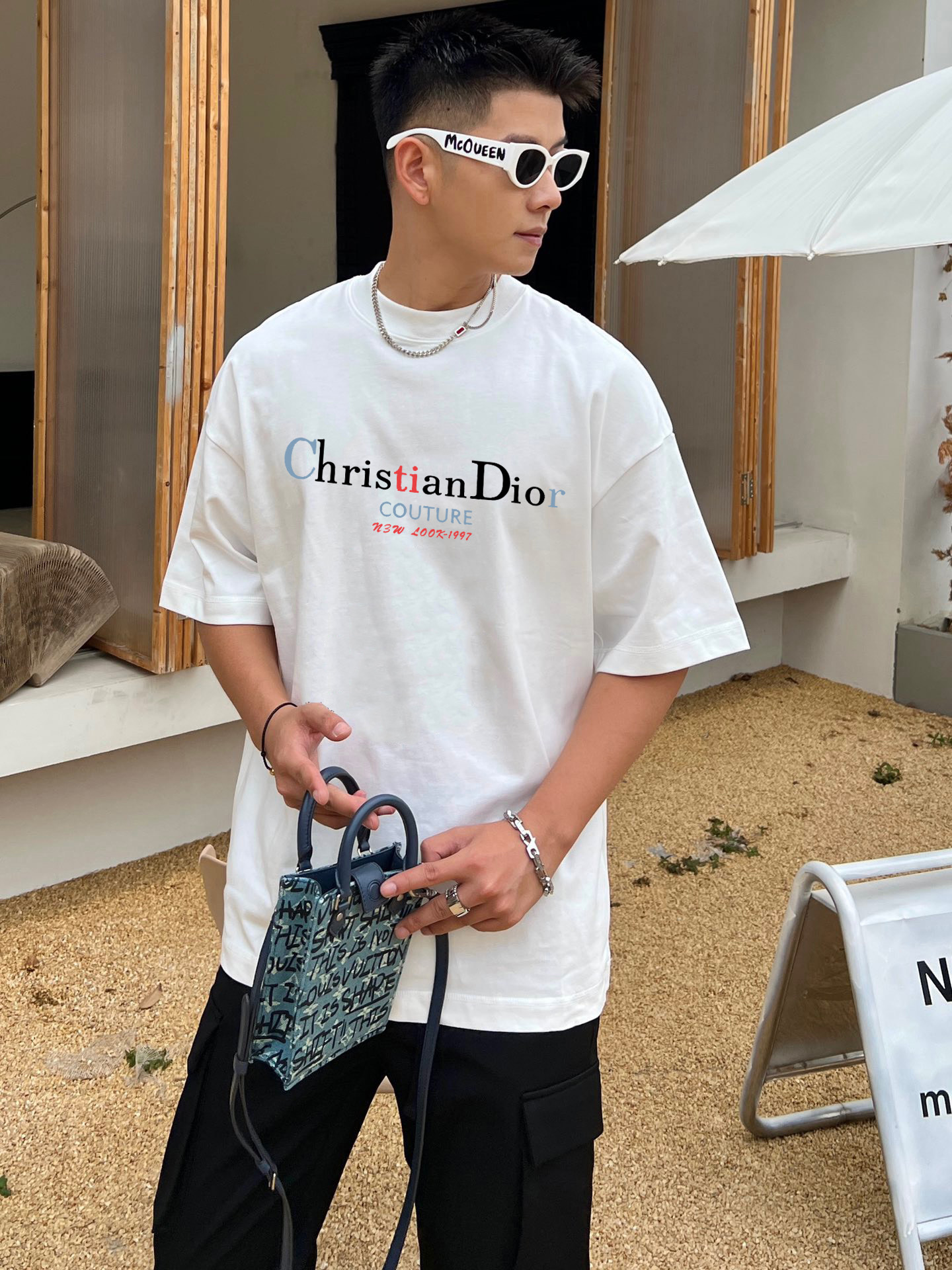 ￼ ￼ ￼ ￼ ￼ ￼ 迪奥 新款字母印花双层重工短袖T桖 字母图案不管是T桖还是卫衣都是每年的爆款单品