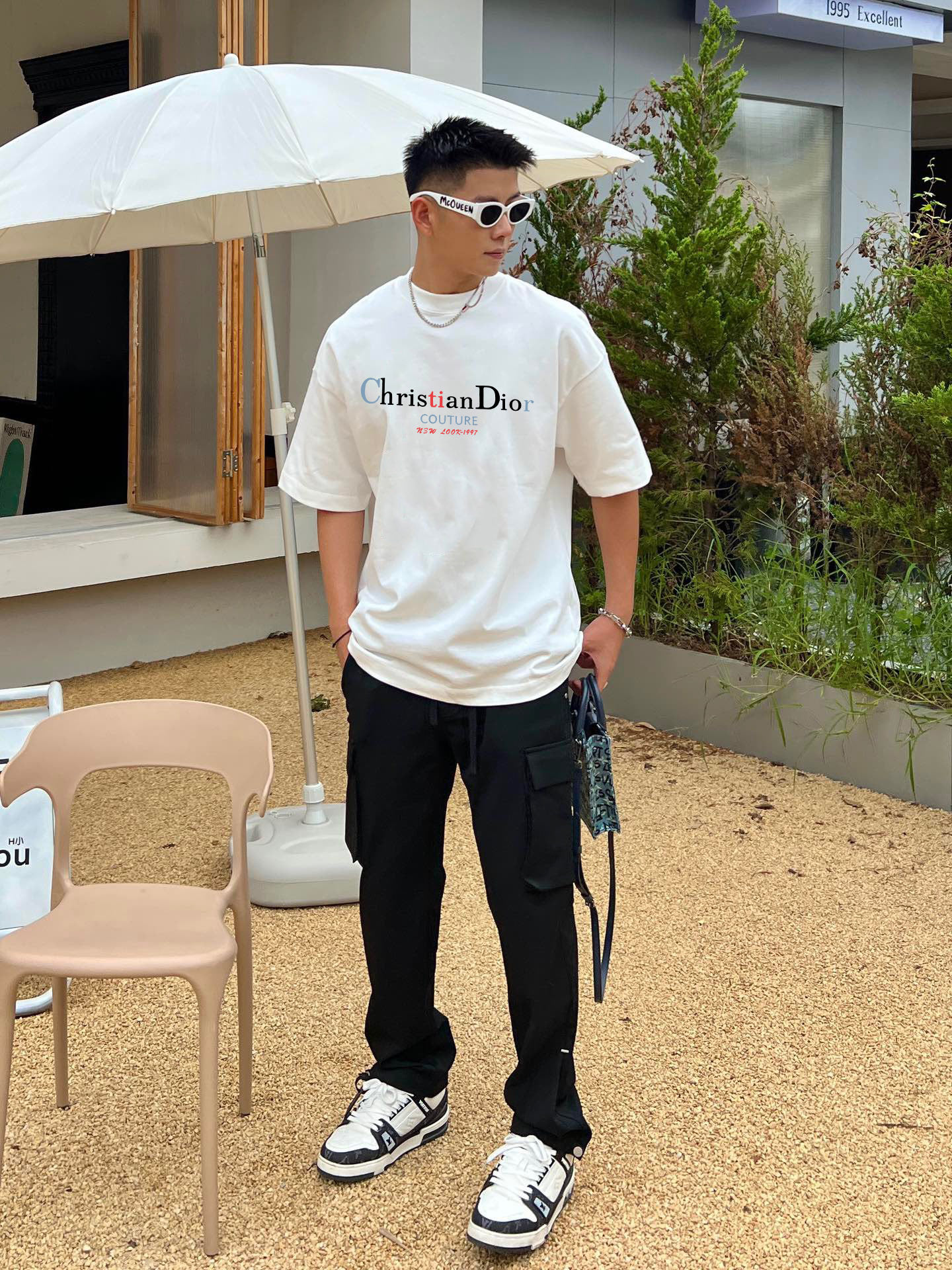 ￼ ￼ ￼ ￼ ￼ ￼ 迪奥 新款字母印花双层重工短袖T桖 字母图案不管是T桖还是卫衣都是每年的爆款单品