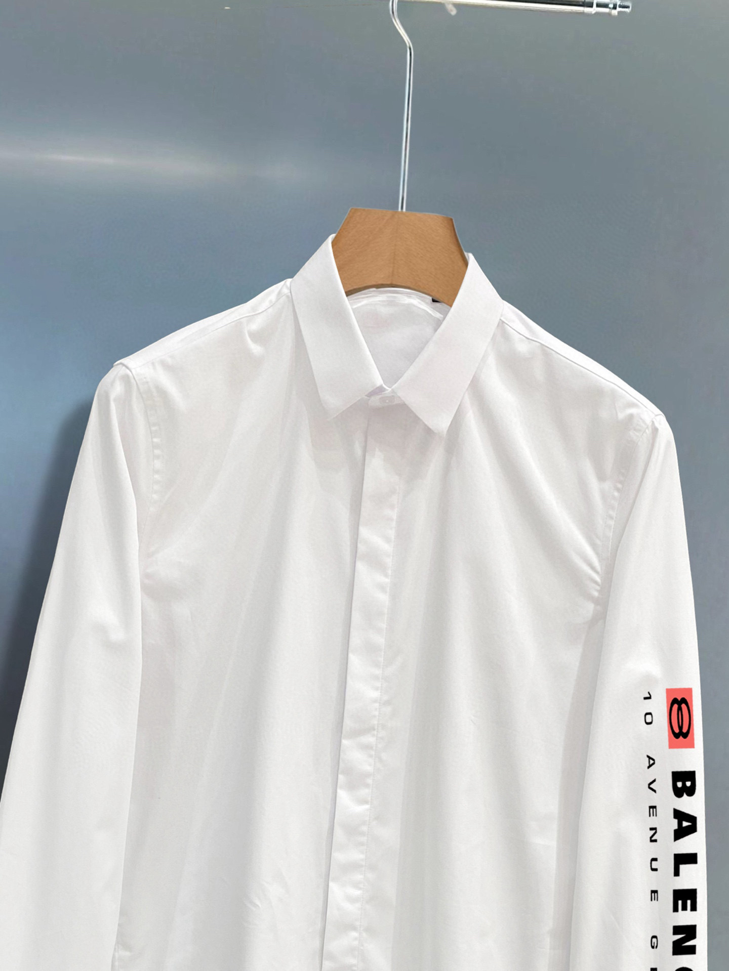 ￼ ￼￼ ￼ 巴黎世家 专柜最新款男士必备款衬衫，100%天然棉，舒服透气，原单狠货，原版面料，柔软舒适