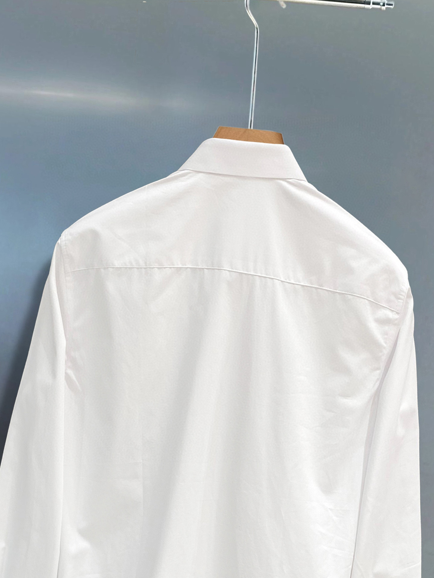 ￼ ￼￼ ￼ 巴黎世家 专柜最新款男士必备款衬衫，100%天然棉，舒服透气，原单狠货，原版面料，柔软舒适