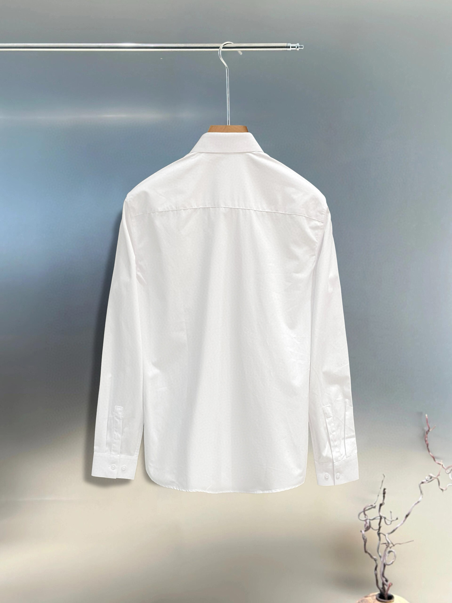 ￼ ￼￼ ￼ 巴黎世家 专柜最新款男士必备款衬衫，100%天然棉，舒服透气，原单狠货，原版面料，柔软舒适