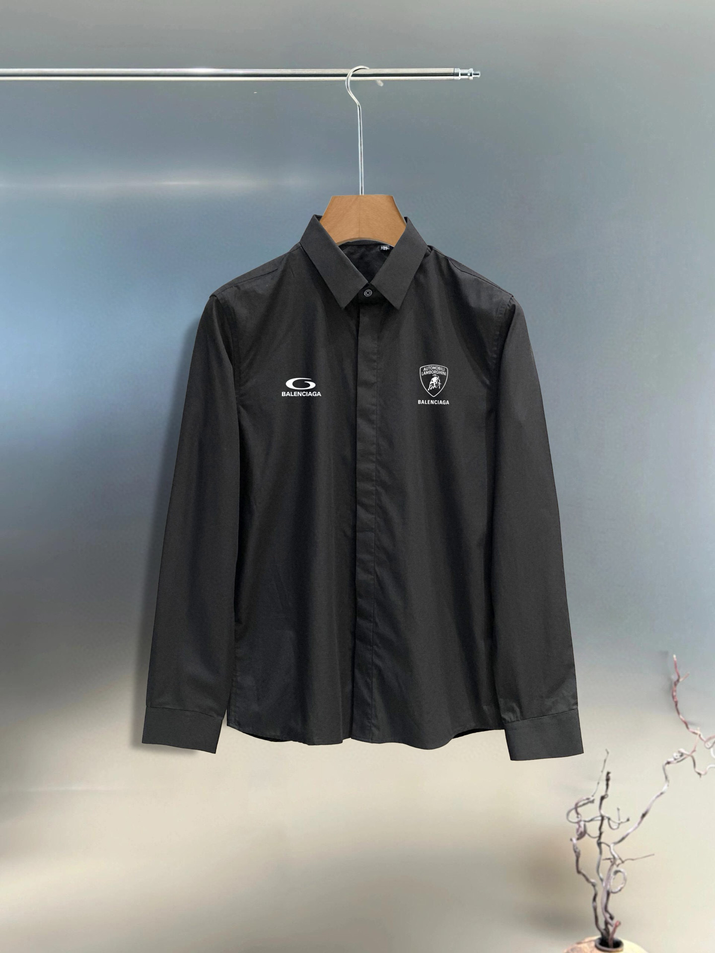 ￼ ￼￼ ￼ 巴黎世家 专柜最新款男士必备款衬衫，100%天然棉，舒服透气，原单狠货，原版面料，柔软舒适