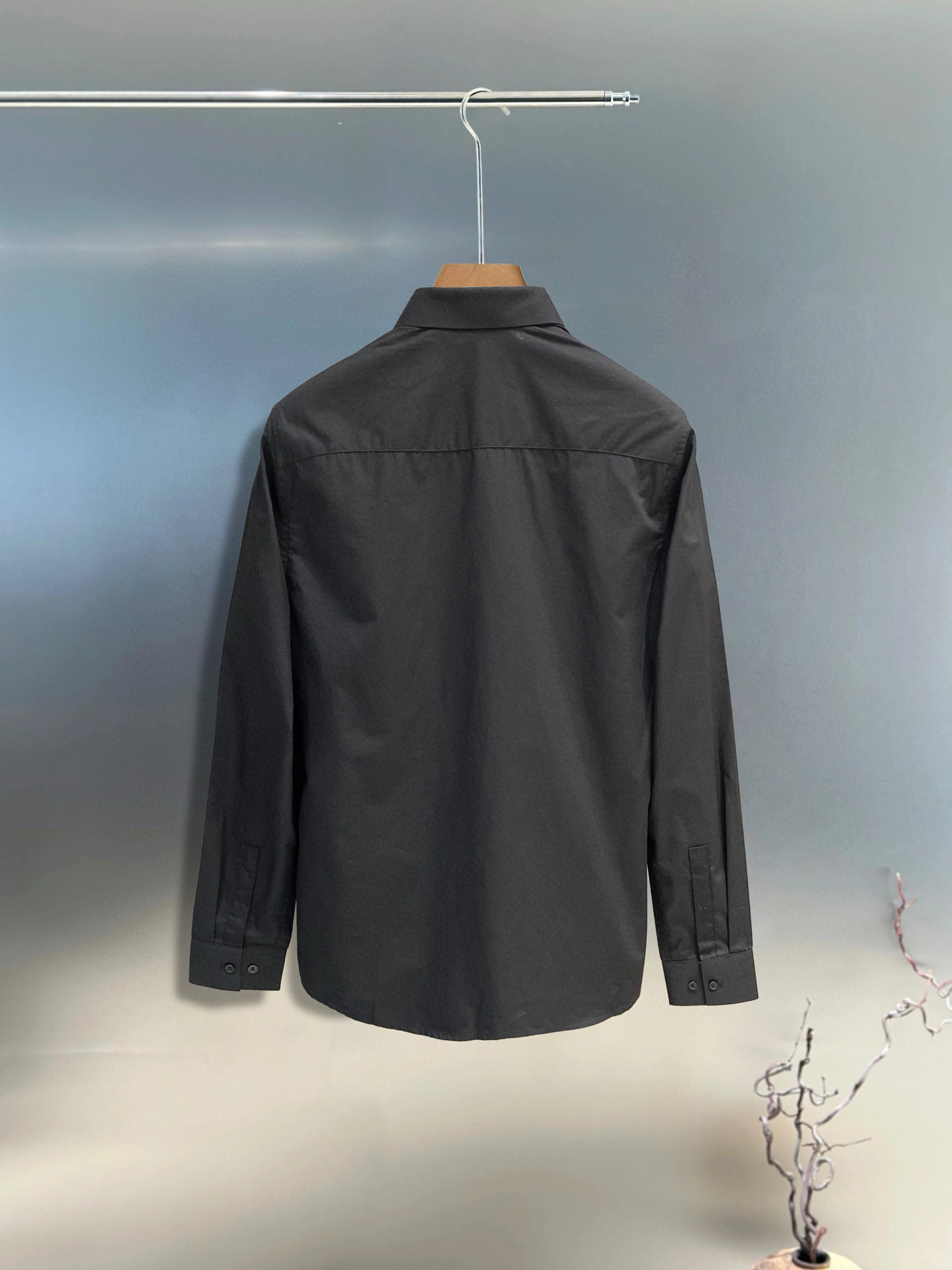 ￼ ￼￼ ￼ 巴黎世家 专柜最新款男士必备款衬衫，100%天然棉，舒服透气，原单狠货，原版面料，柔软舒适