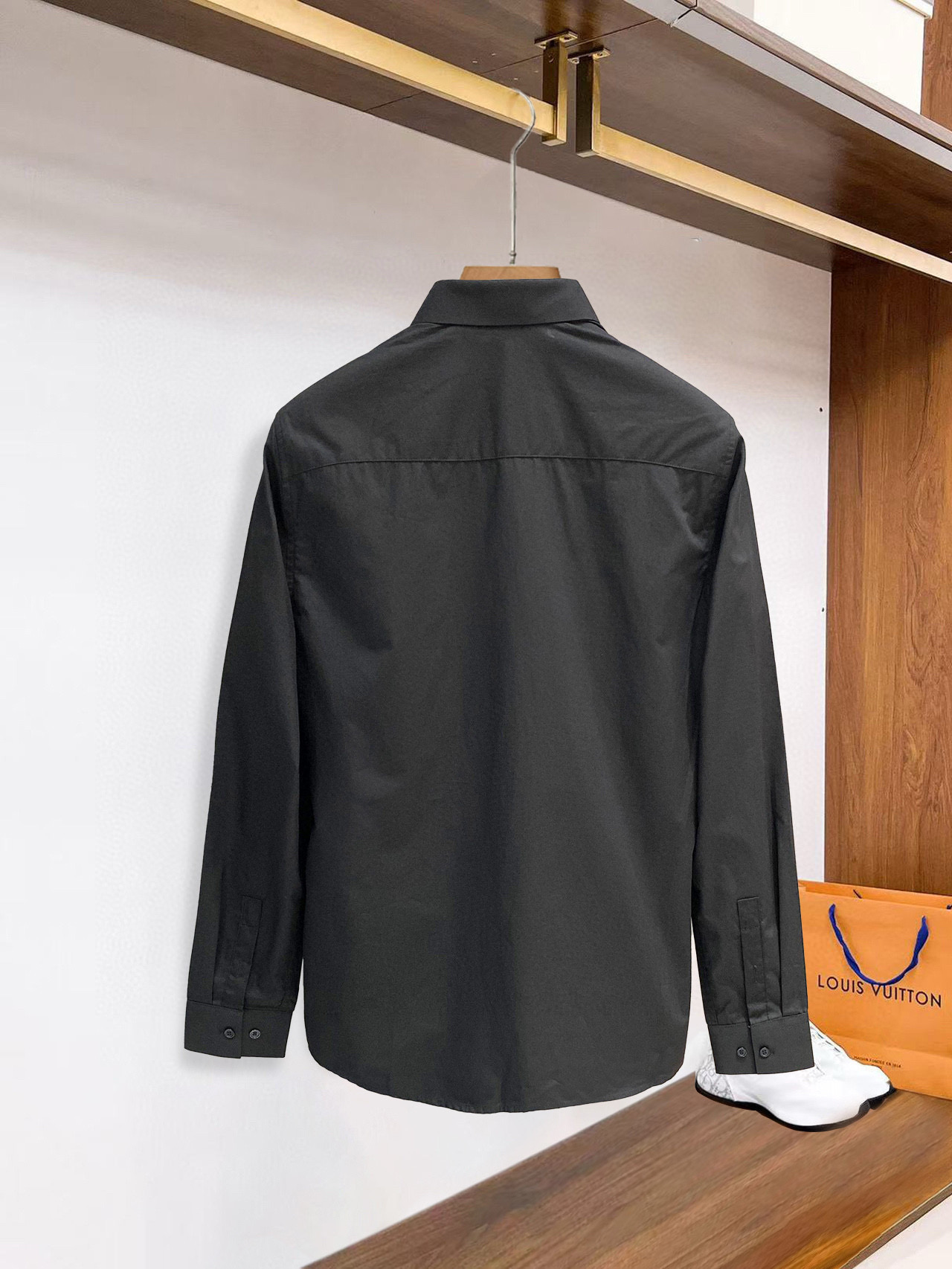 ￼ ￼￼ ￼ 赛琳 专柜最新款男士必备款衬衫，100%天然棉，舒服透气，原单狠货，原版面料，柔软舒适，上