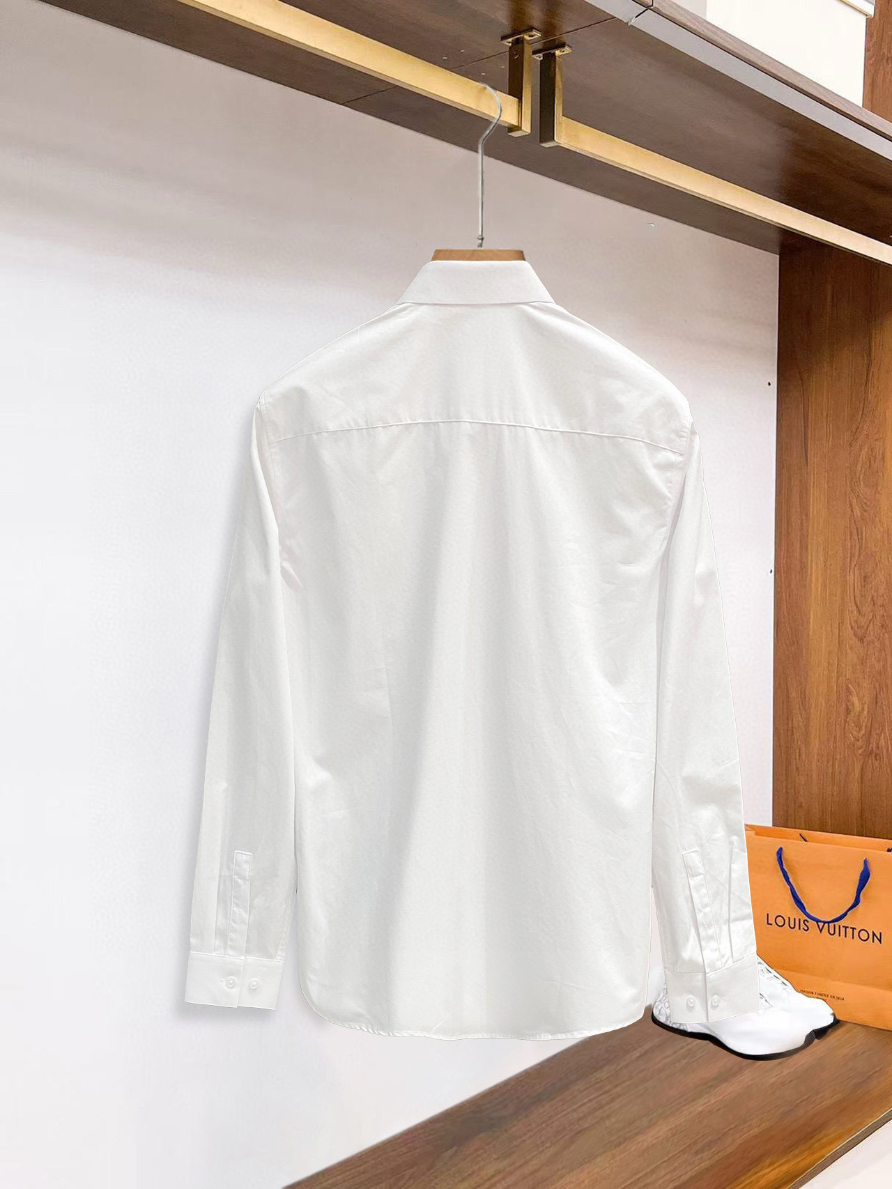 ￼ ￼￼ ￼ 赛琳 专柜最新款男士必备款衬衫，100%天然棉，舒服透气，原单狠货，原版面料，柔软舒适，上