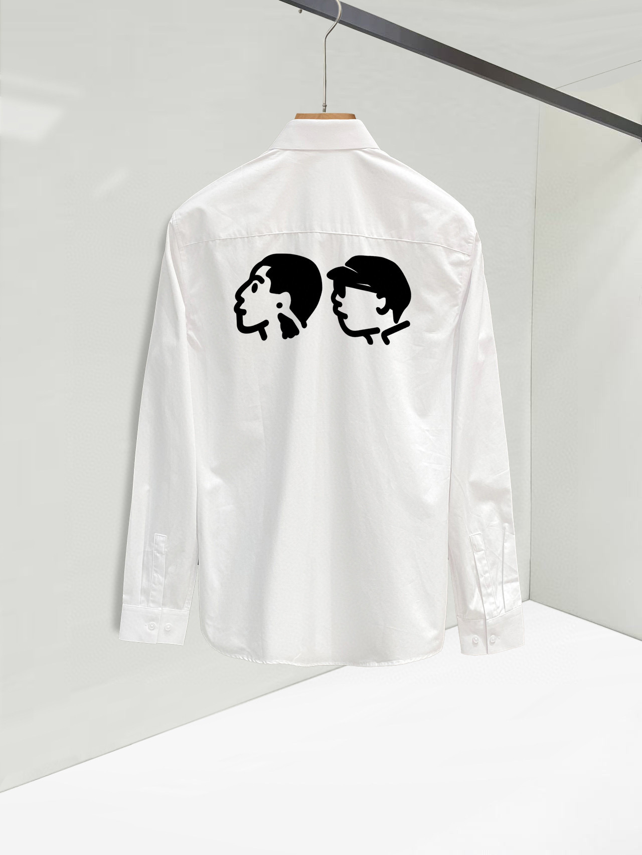 ￼ 路易威登 专柜最新款男士必备款衬衫，100%天然棉，舒服透气，原单狠货，原版面料，柔软舒适，上身高端