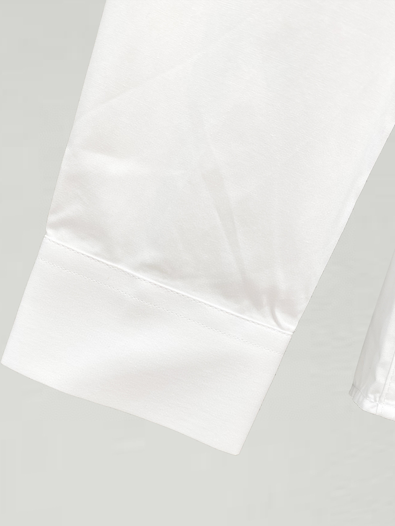 ￼ 路易威登 专柜最新款男士必备款衬衫，100%天然棉，舒服透气，原单狠货，原版面料，柔软舒适，上身高端