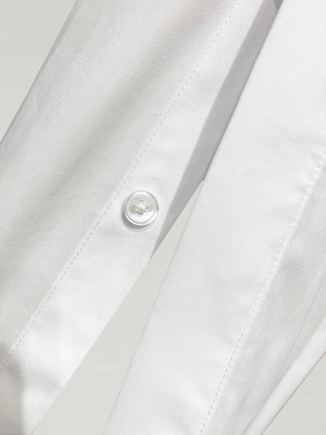 ￼ 路易威登 专柜最新款男士必备款衬衫，100%天然棉，舒服透气，原单狠货，原版面料，柔软舒适，上身高端