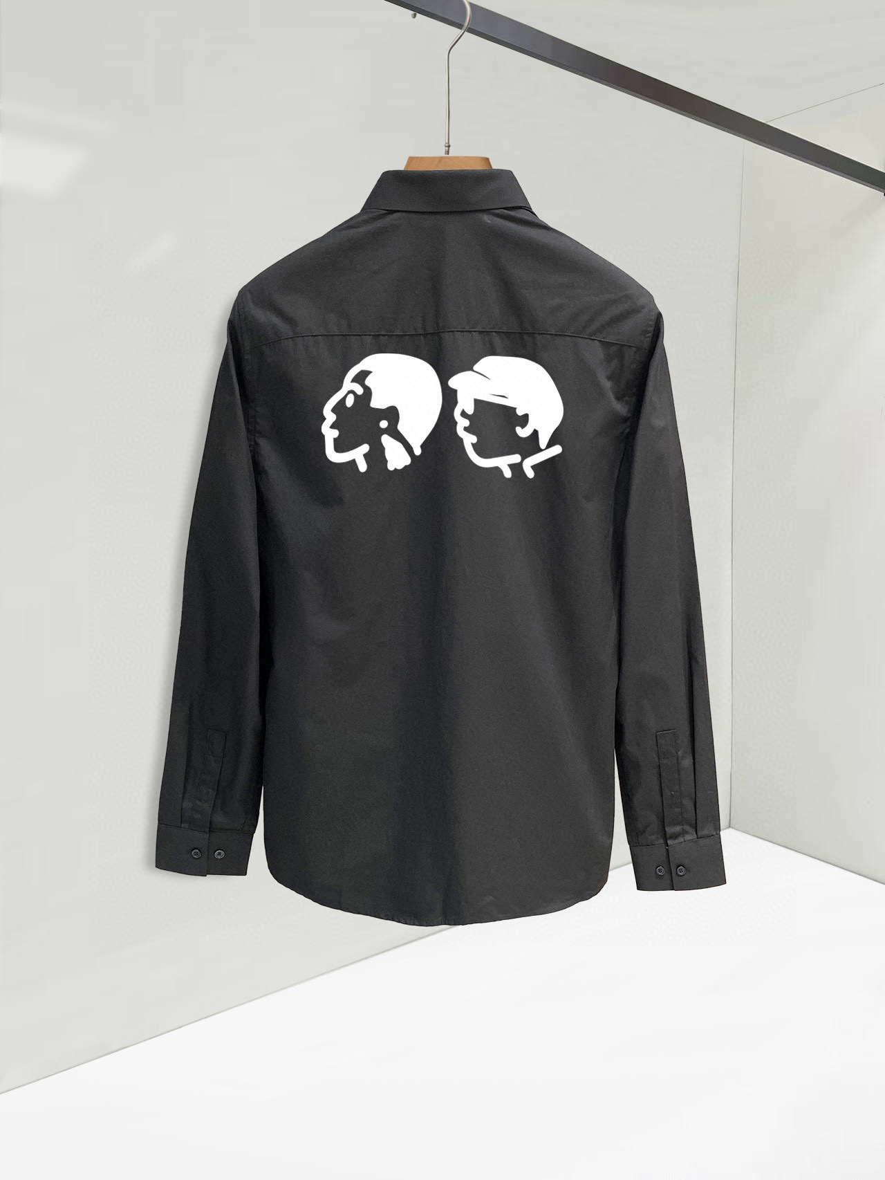 ￼ 路易威登 专柜最新款男士必备款衬衫，100%天然棉，舒服透气，原单狠货，原版面料，柔软舒适，上身高端