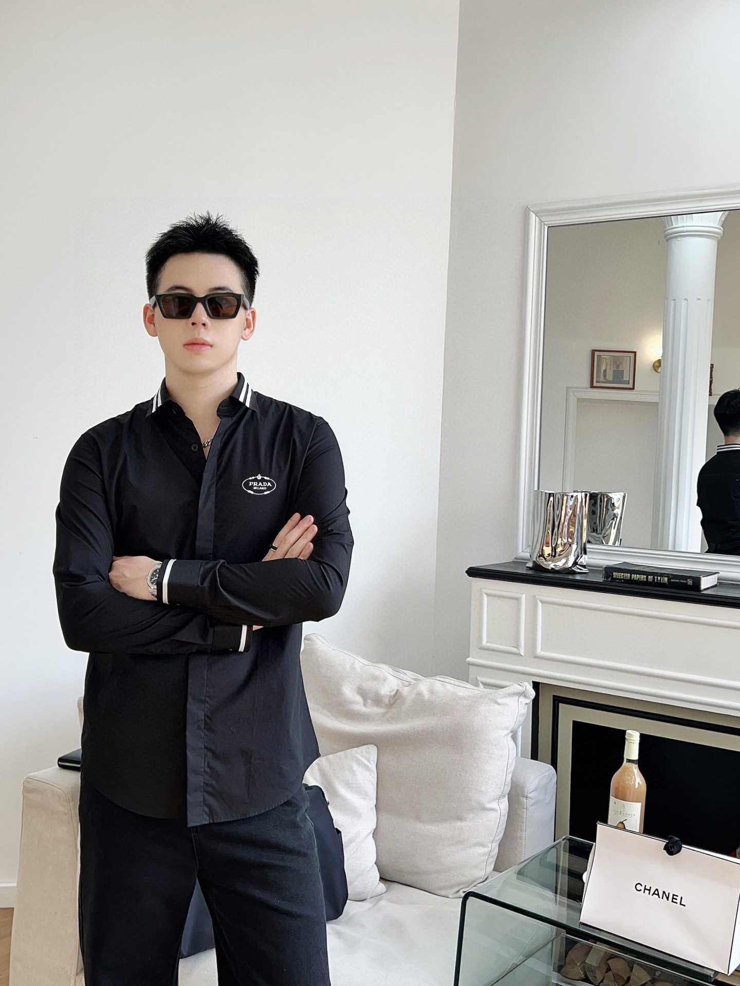 ￼ ￼ ￼ ￼ ￼ ￼ ￼ ￼ 普拉达 专柜最新春款男士必备款衬衫，100%天然棉，舒服透气，原单狠货，