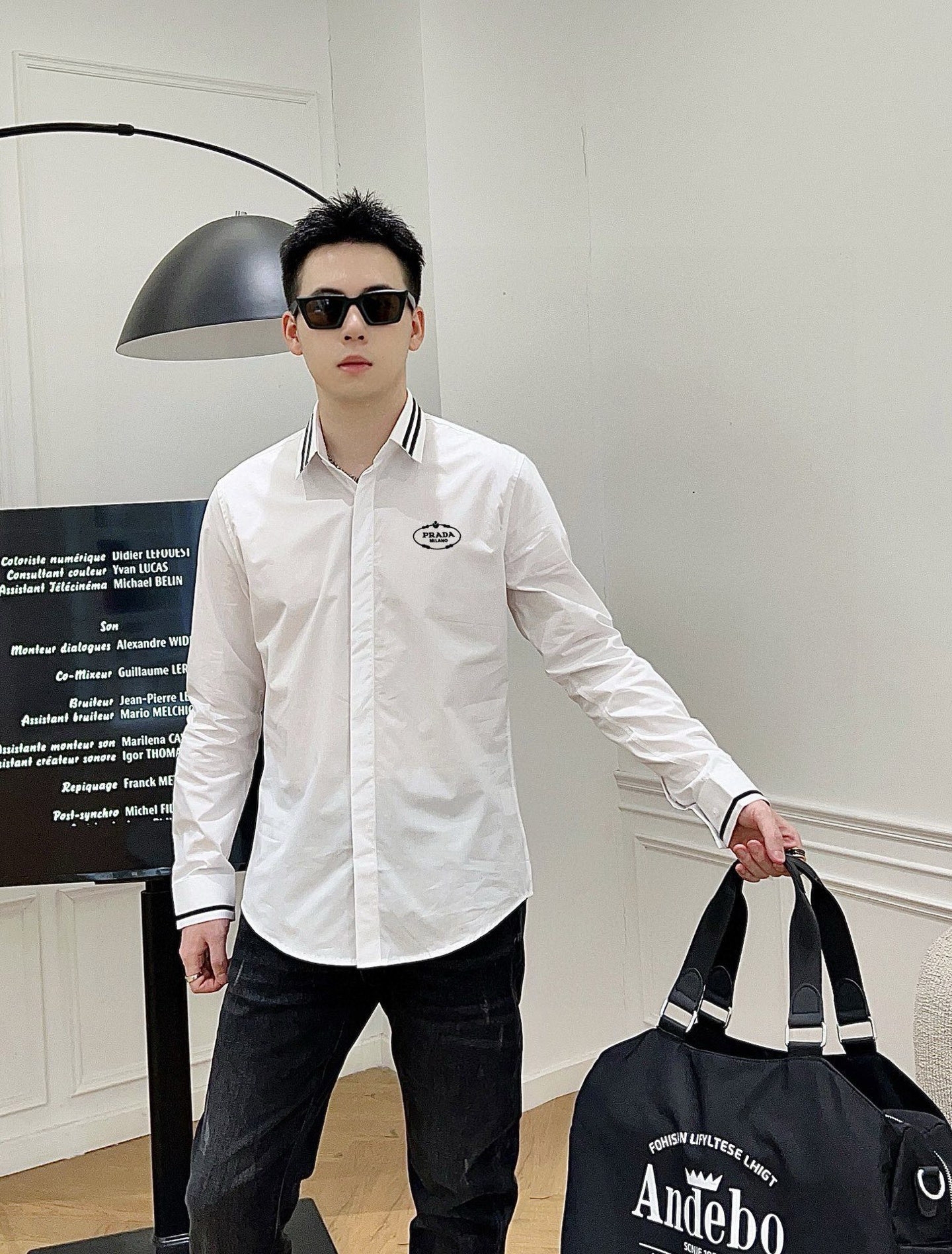 ￼ ￼ ￼ ￼ ￼ ￼ ￼ ￼ 普拉达 专柜最新春款男士必备款衬衫，100%天然棉，舒服透气，原单狠货，