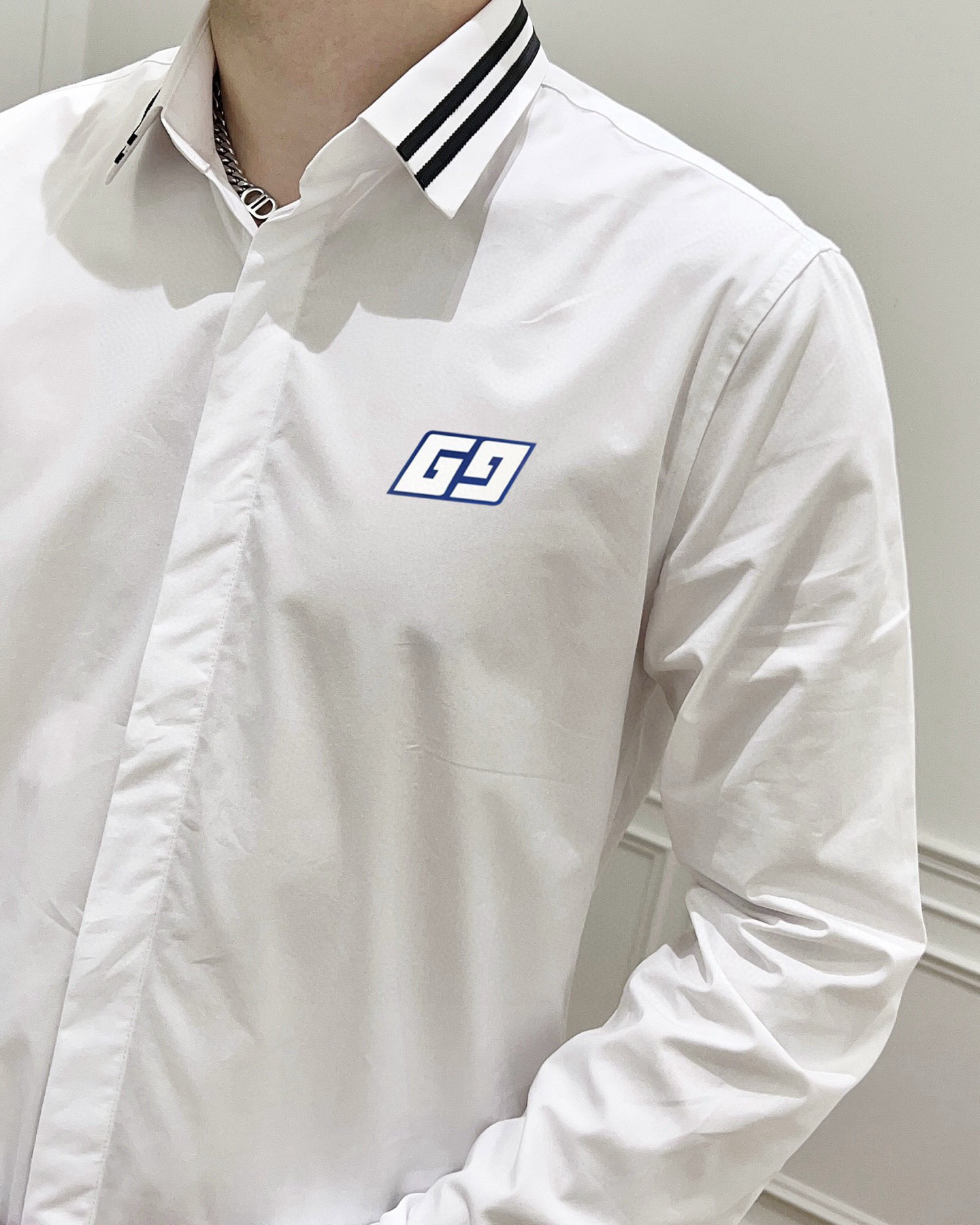 ￼ ￼ ￼ ￼ ￼ ￼ ￼ ￼ 酷奇 专柜最新春款男士必备款衬衫，100%天然棉，舒服透气，原单狠货，原