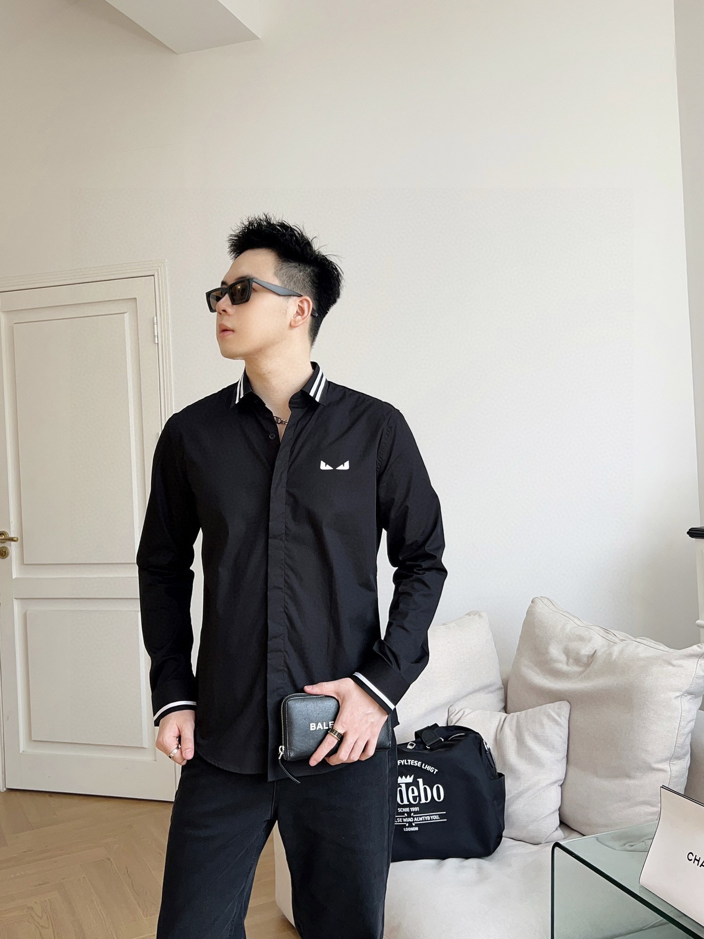 ￼ ￼ ￼ ￼ ￼ ￼ ￼ ￼ 芬迪 专柜最新春款男士必备款衬衫，100%天然棉，舒服透气，原单狠货，原