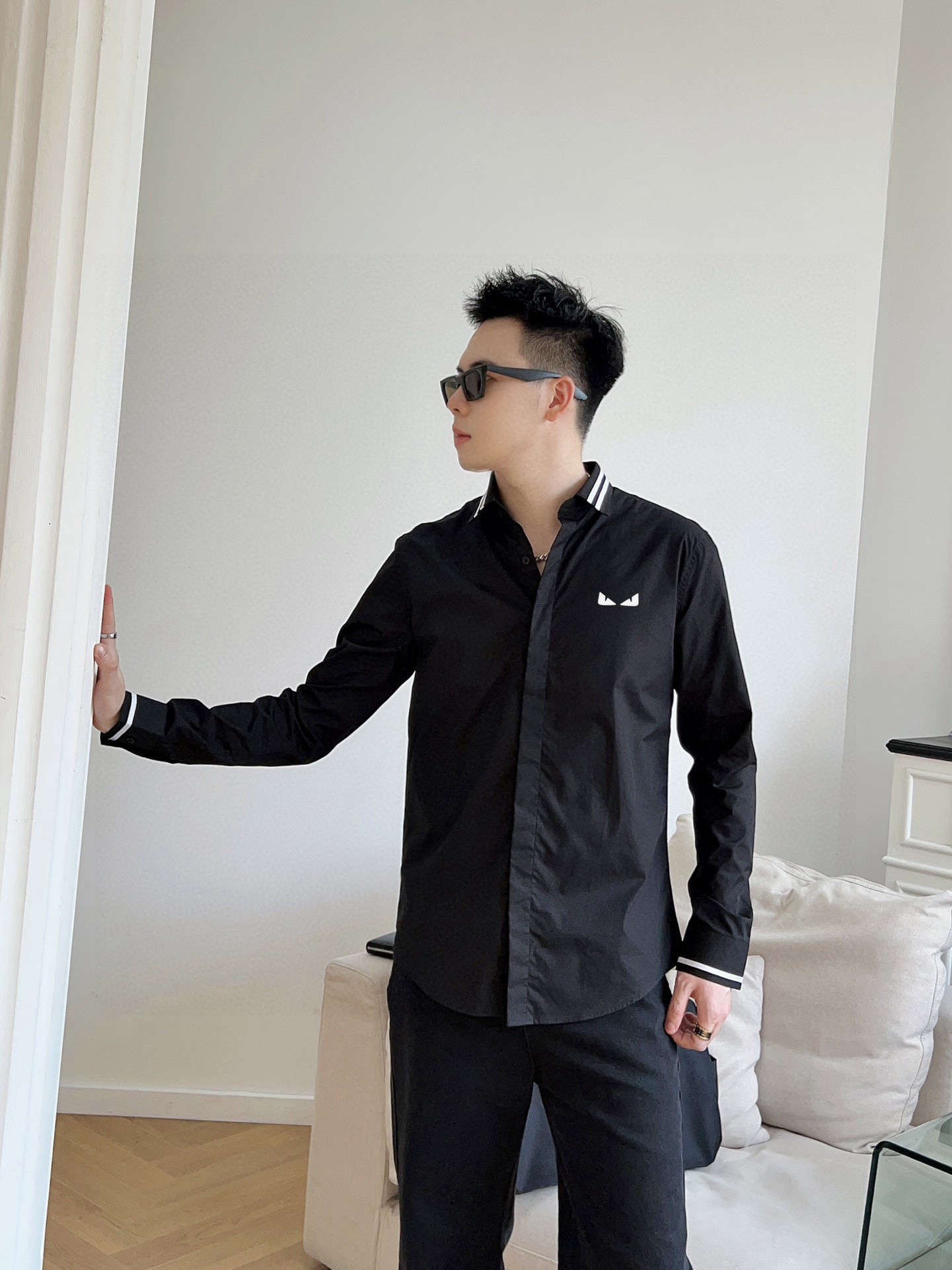 ￼ ￼ ￼ ￼ ￼ ￼ ￼ ￼ 芬迪 专柜最新春款男士必备款衬衫，100%天然棉，舒服透气，原单狠货，原