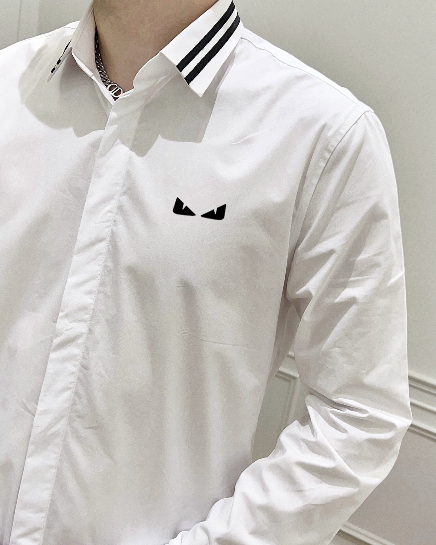 ￼ ￼ ￼ ￼ ￼ ￼ ￼ ￼ 芬迪 专柜最新春款男士必备款衬衫，100%天然棉，舒服透气，原单狠货，原