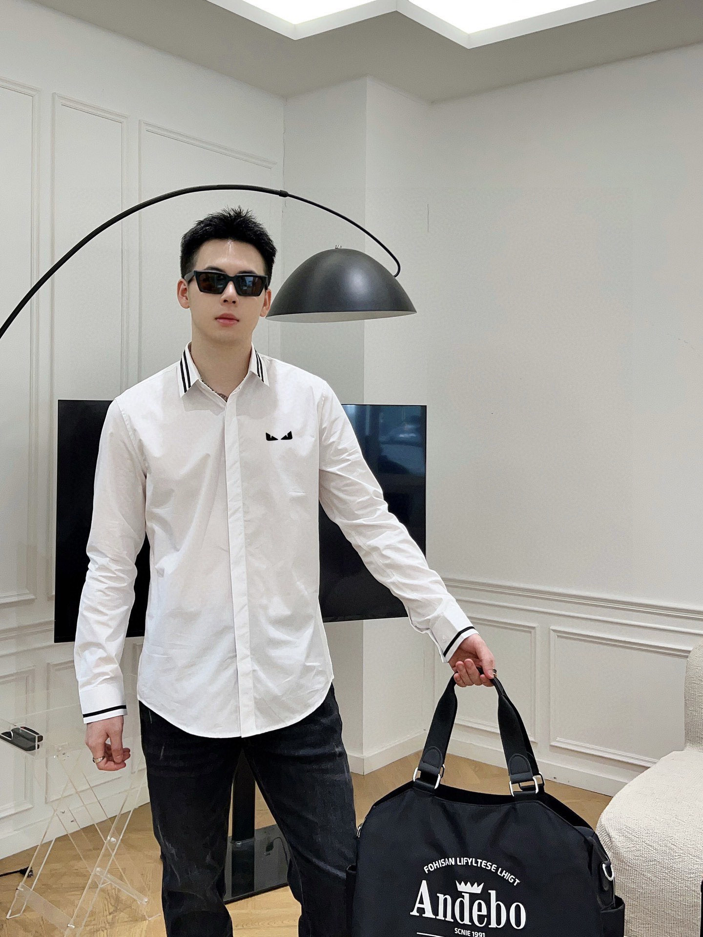 ￼ ￼ ￼ ￼ ￼ ￼ ￼ ￼ 芬迪 专柜最新春款男士必备款衬衫，100%天然棉，舒服透气，原单狠货，原