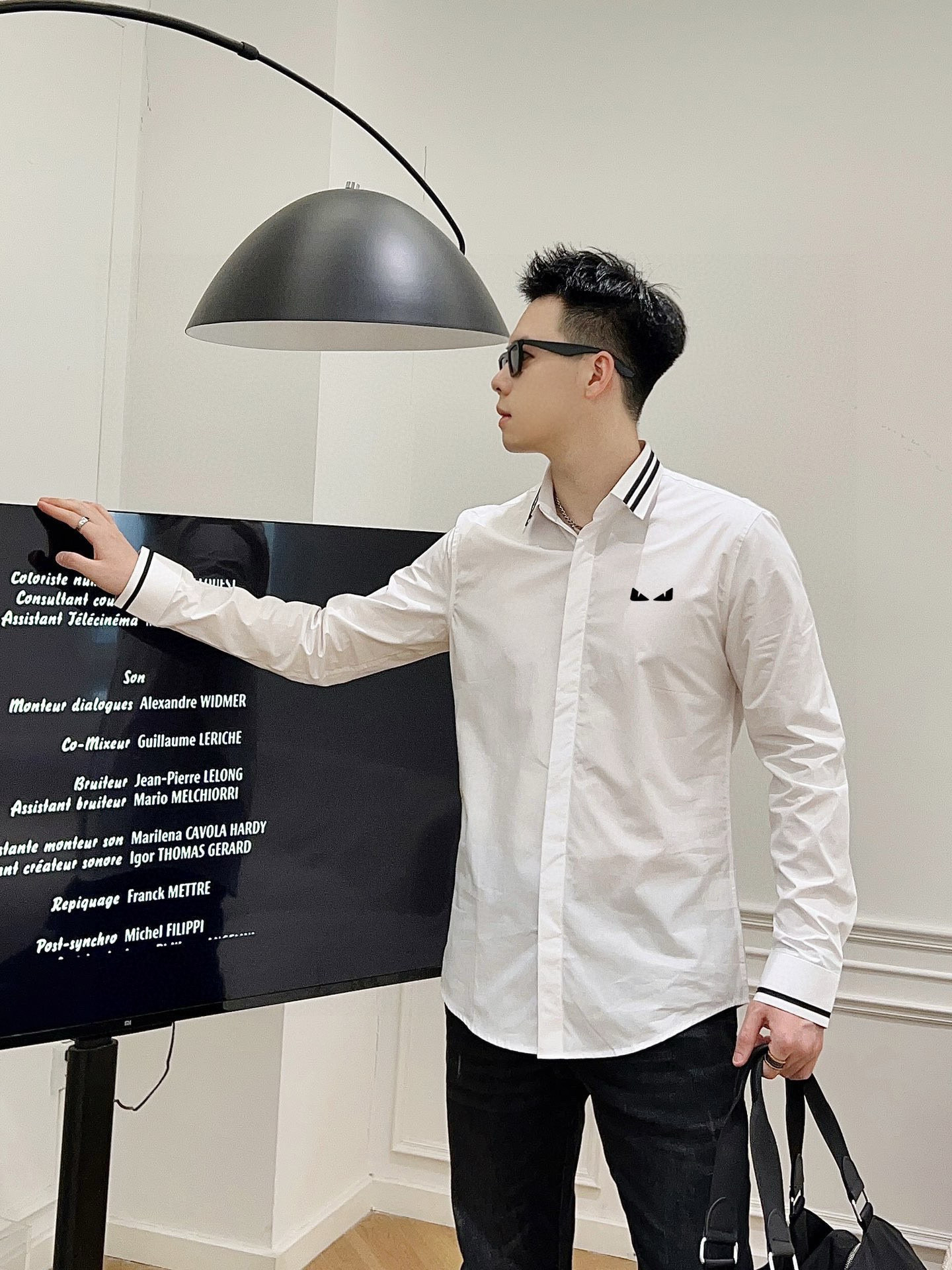 ￼ ￼ ￼ ￼ ￼ ￼ ￼ ￼ 芬迪 专柜最新春款男士必备款衬衫，100%天然棉，舒服透气，原单狠货，原