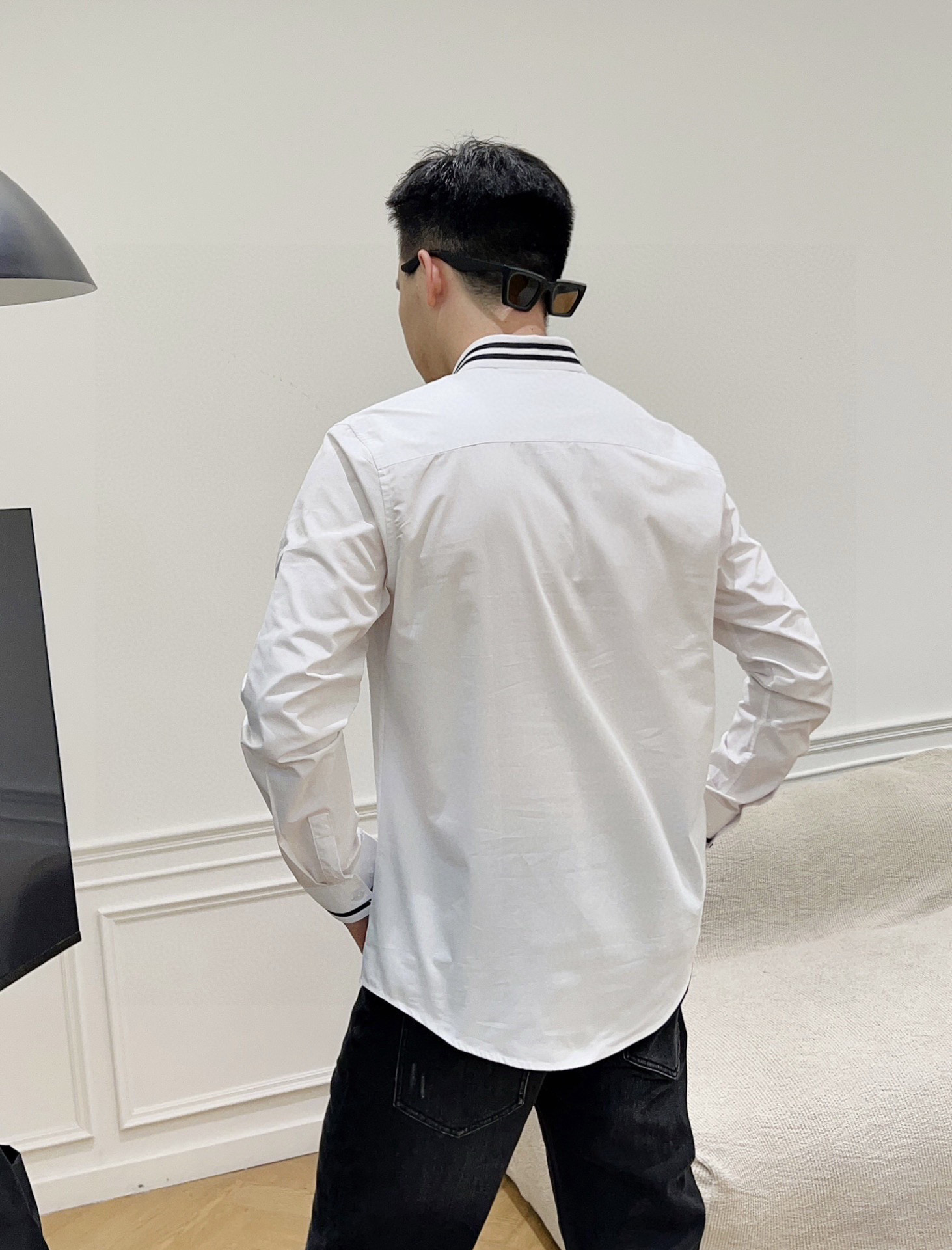 ￼ ￼ ￼ ￼ ￼ ￼ ￼ ￼ 芬迪 专柜最新春款男士必备款衬衫，100%天然棉，舒服透气，原单狠货，原