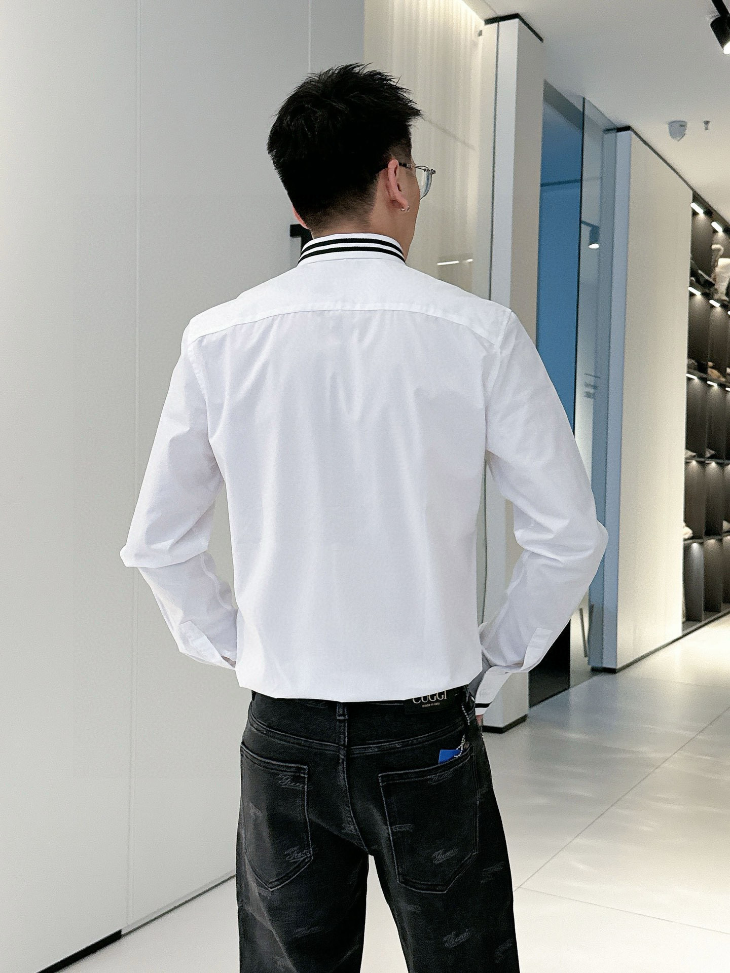 ￼ ￼ ￼ ￼ ￼ ￼ ￼ ￼ 迪奥 专柜最新春款男士必备款衬衫，100%天然棉，舒服透气，原单狠货，原