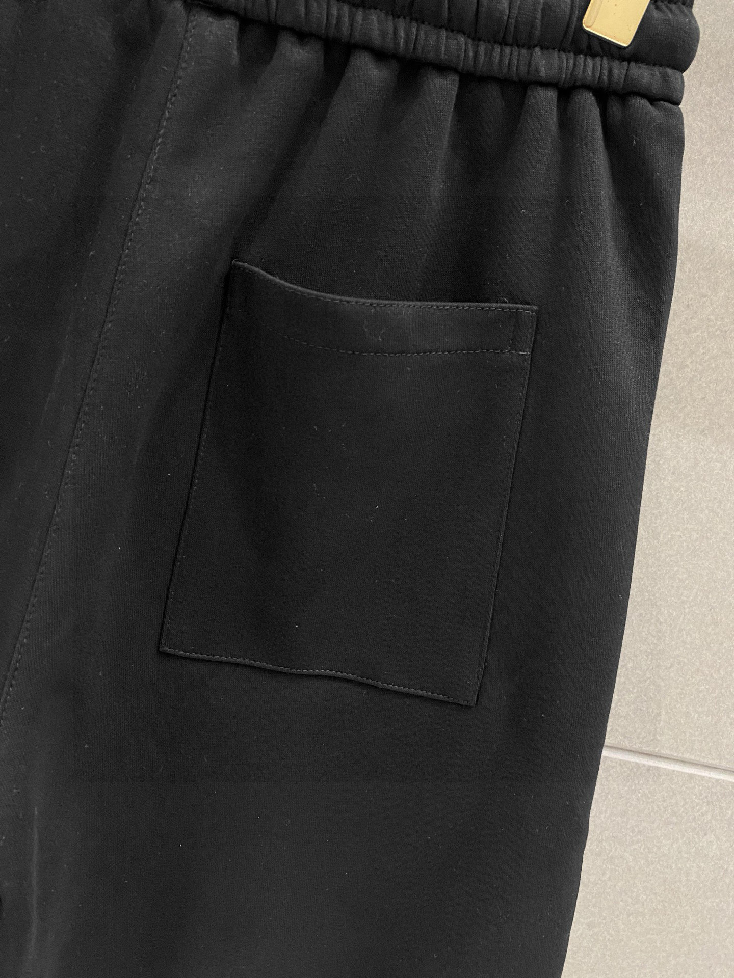 ￼ ￼ ￼ ￼ lululem 春夏新款短裤 这款极简表达现代态度。面布63.1%棉36.9聚酯倩维 超