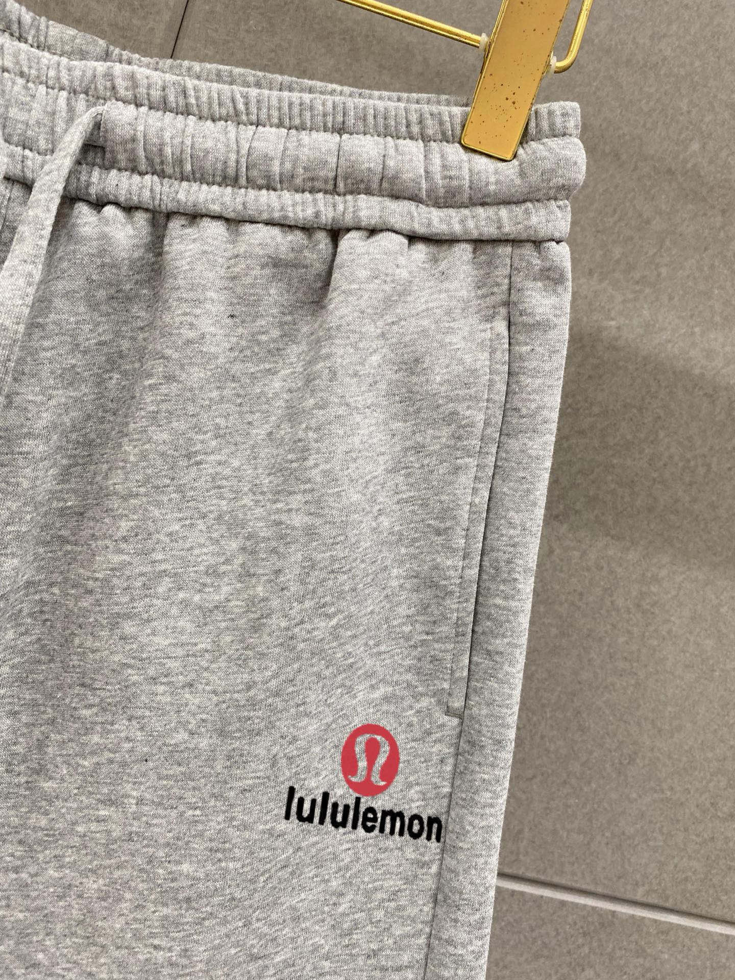 ￼ ￼ ￼ ￼ lululem 春夏新款短裤 这款极简表达现代态度。面布63.1%棉36.9聚酯倩维 超