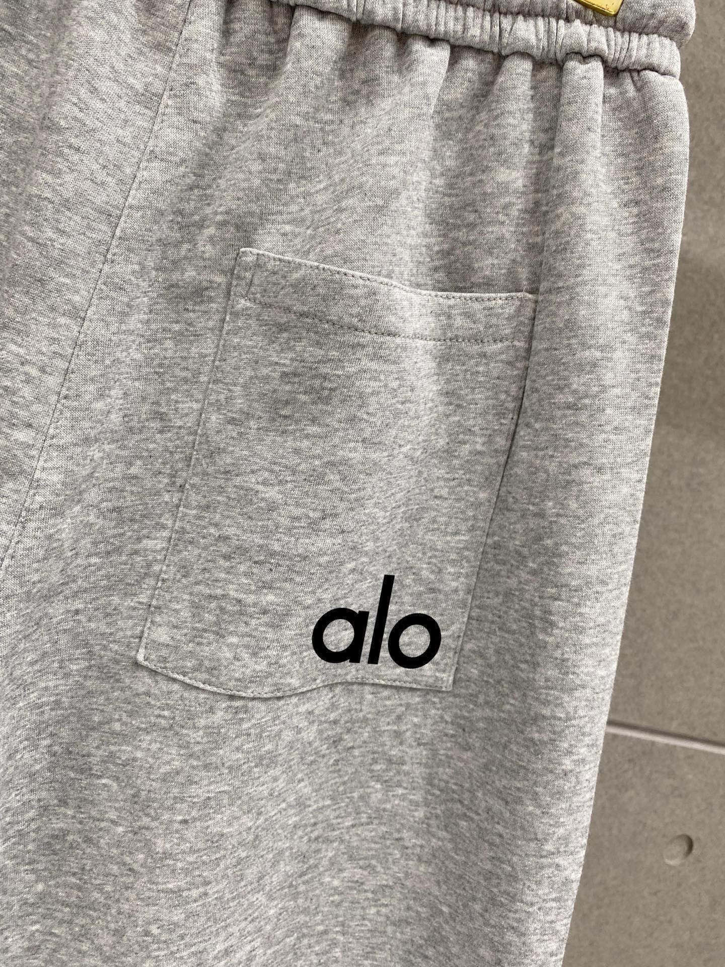 ￼ ￼ ￼ ￼ alo 春夏新款短裤 这款极简表达现代态度。面布63.1%棉36.9聚酯倩维 超薄复合面