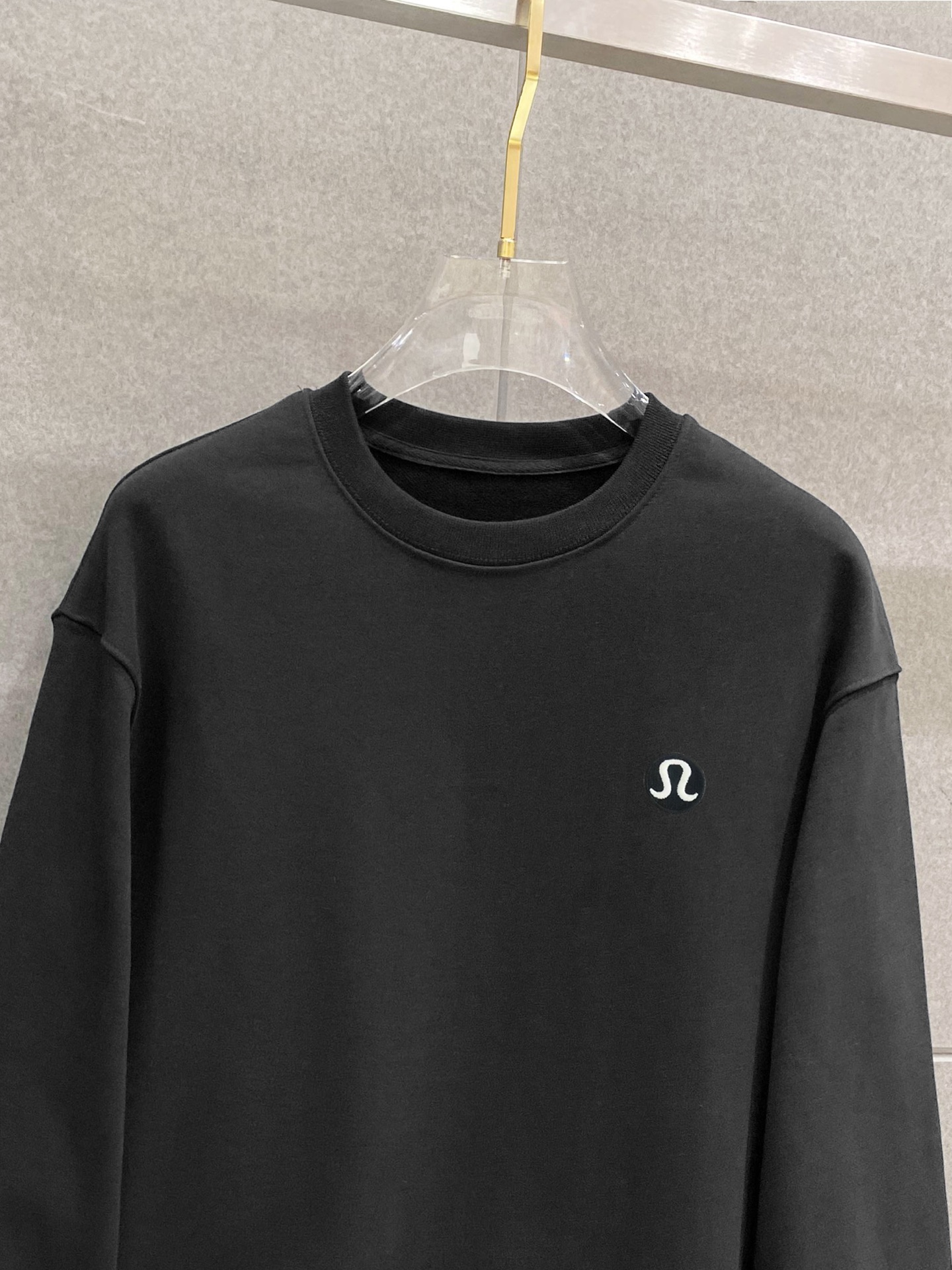 ￼ ￼ ￼ ￼ ￼ ￼ LULU 官网 新款字母印花双层重工字母图案不管是T桖还是卫衣都是每年的爆款单品