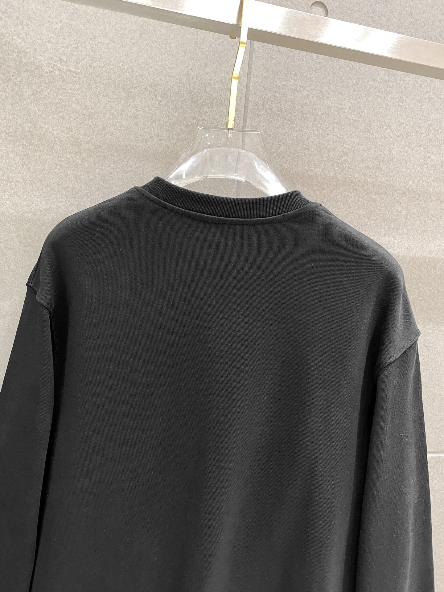 ￼ ￼ ￼ ￼ ￼ ￼ LULU 官网 新款字母印花双层重工字母图案不管是T桖还是卫衣都是每年的爆款单品