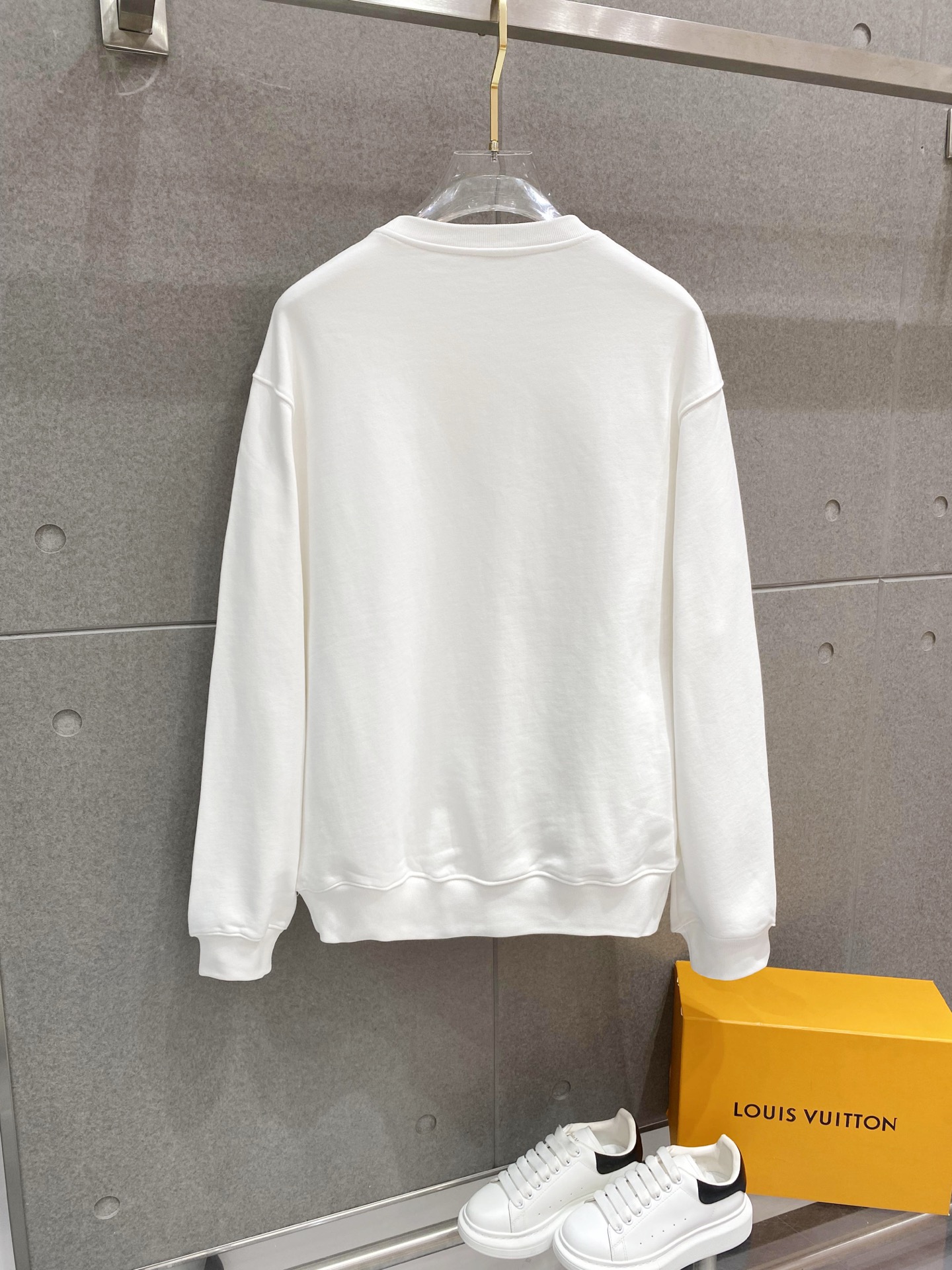 ￼ ￼ ￼ ￼ ￼ ￼ LULU 官网 新款字母印花双层重工字母图案不管是T桖还是卫衣都是每年的爆款单品