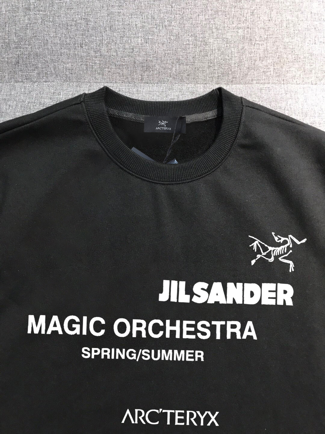 ￼ ￼ ￼ ￼ ￼ ￼ 始祖鸟 官网 新款字母印花双层重工字母图案不管是T桖还是卫衣都是每年的爆款单品 