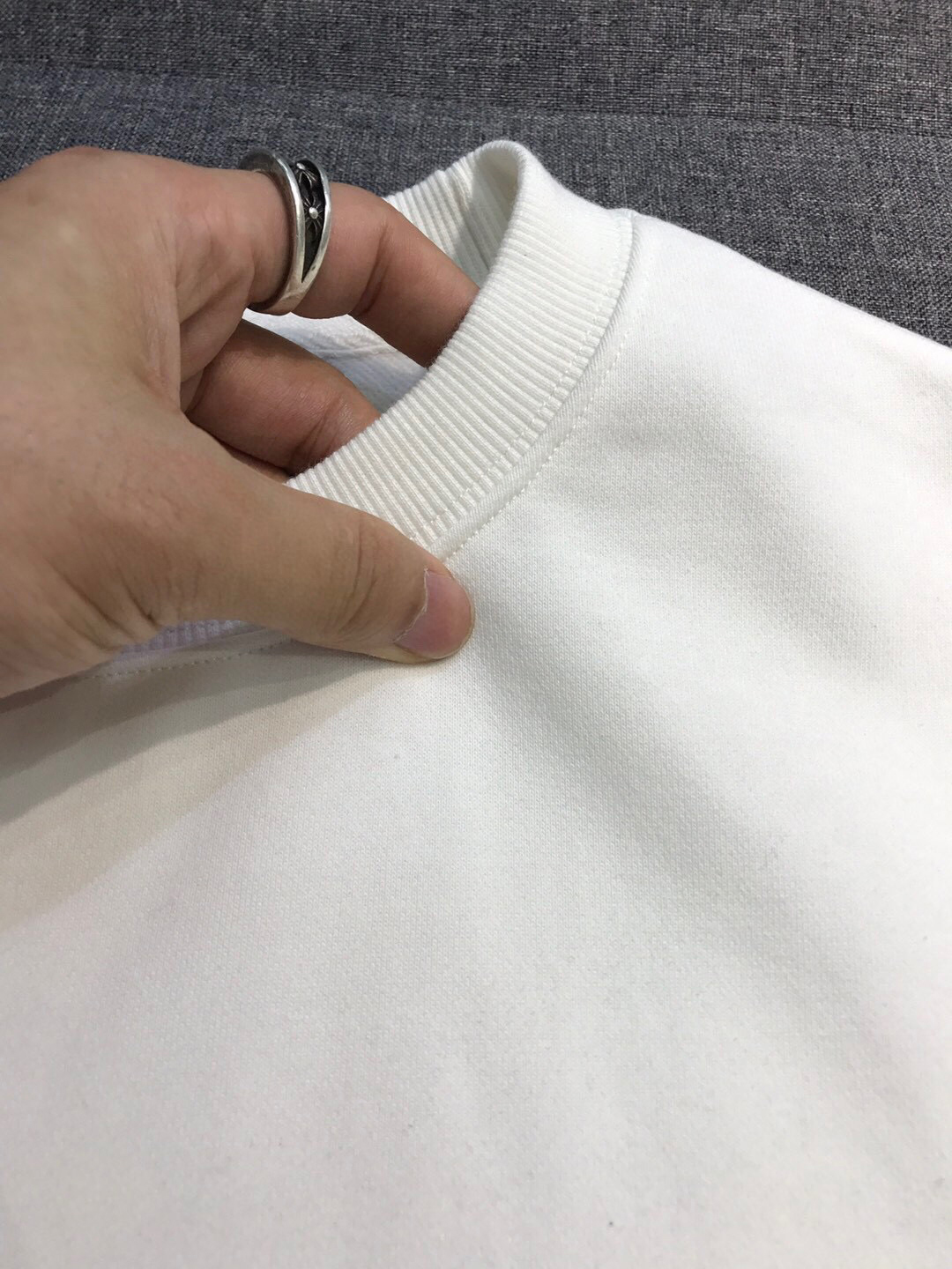 ￼ ￼ ￼ ￼ ￼ ￼ 始祖鸟 官网 新款字母印花双层重工字母图案不管是T桖还是卫衣都是每年的爆款单品 