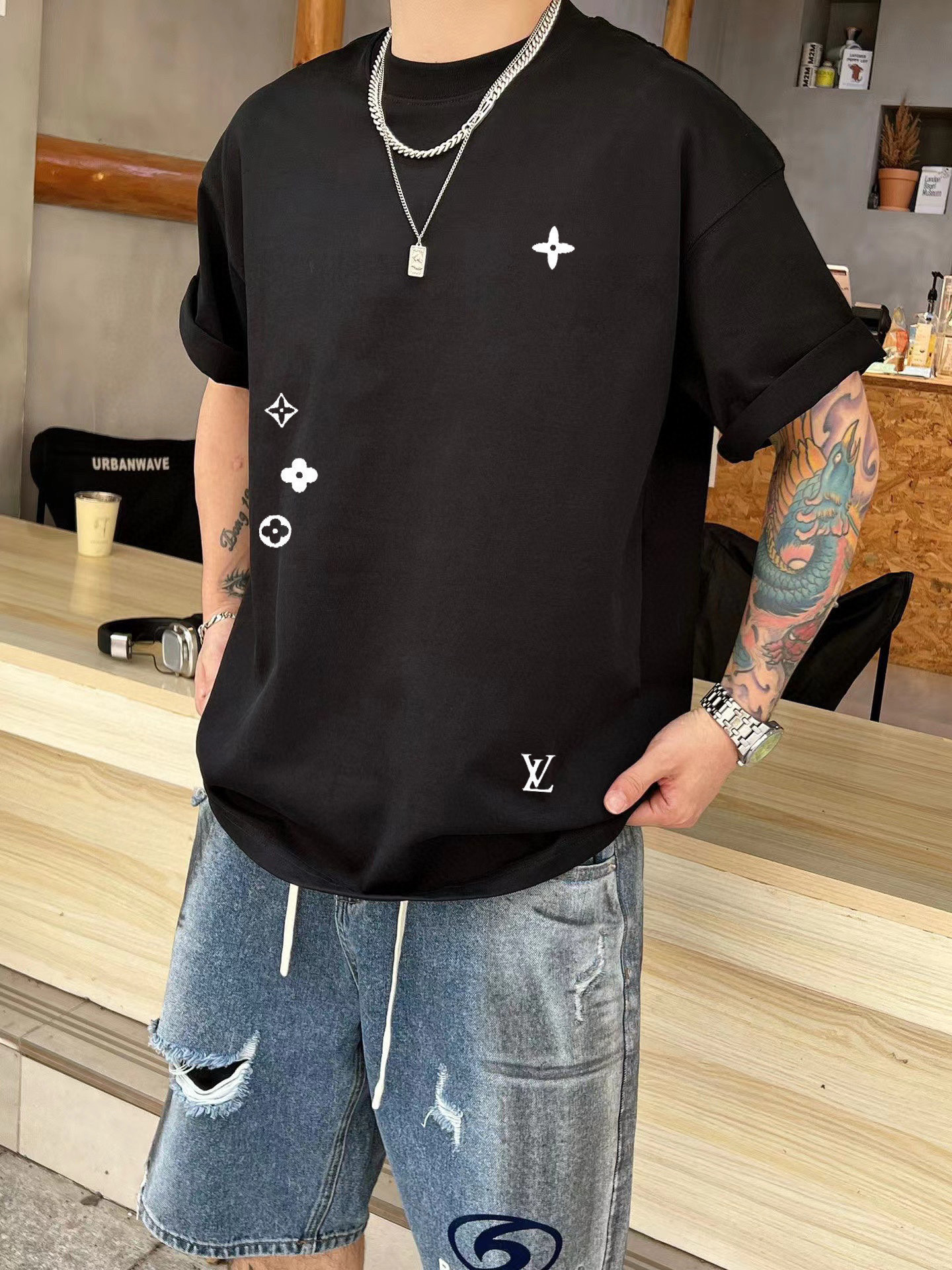 ￼ ￼ ￼ ￼ ￼ ￼ ￼ ￼ ￼￼ 路易威登 新款字母印花双层重工短袖T桖 字母图案不管是T桖还是卫衣