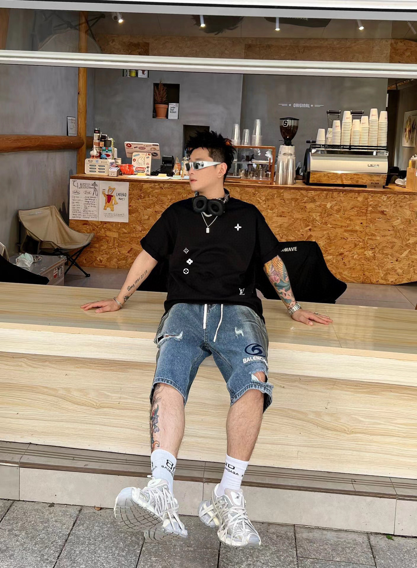 ￼ ￼ ￼ ￼ ￼ ￼ ￼ ￼ ￼￼ 路易威登 新款字母印花双层重工短袖T桖 字母图案不管是T桖还是卫衣