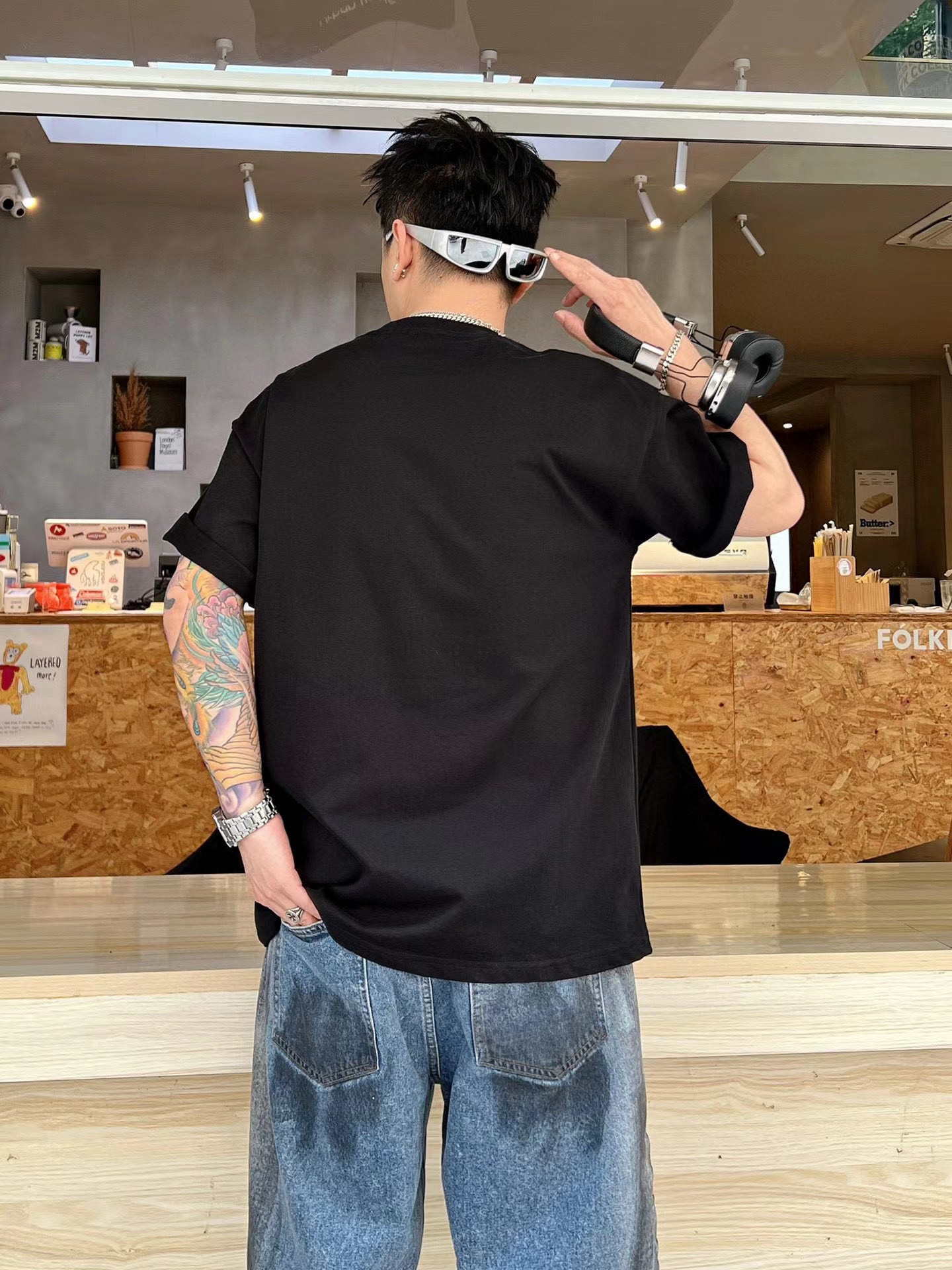 ￼ ￼ ￼ ￼ ￼ ￼ ￼ ￼ ￼￼ 路易威登 新款字母印花双层重工短袖T桖 字母图案不管是T桖还是卫衣