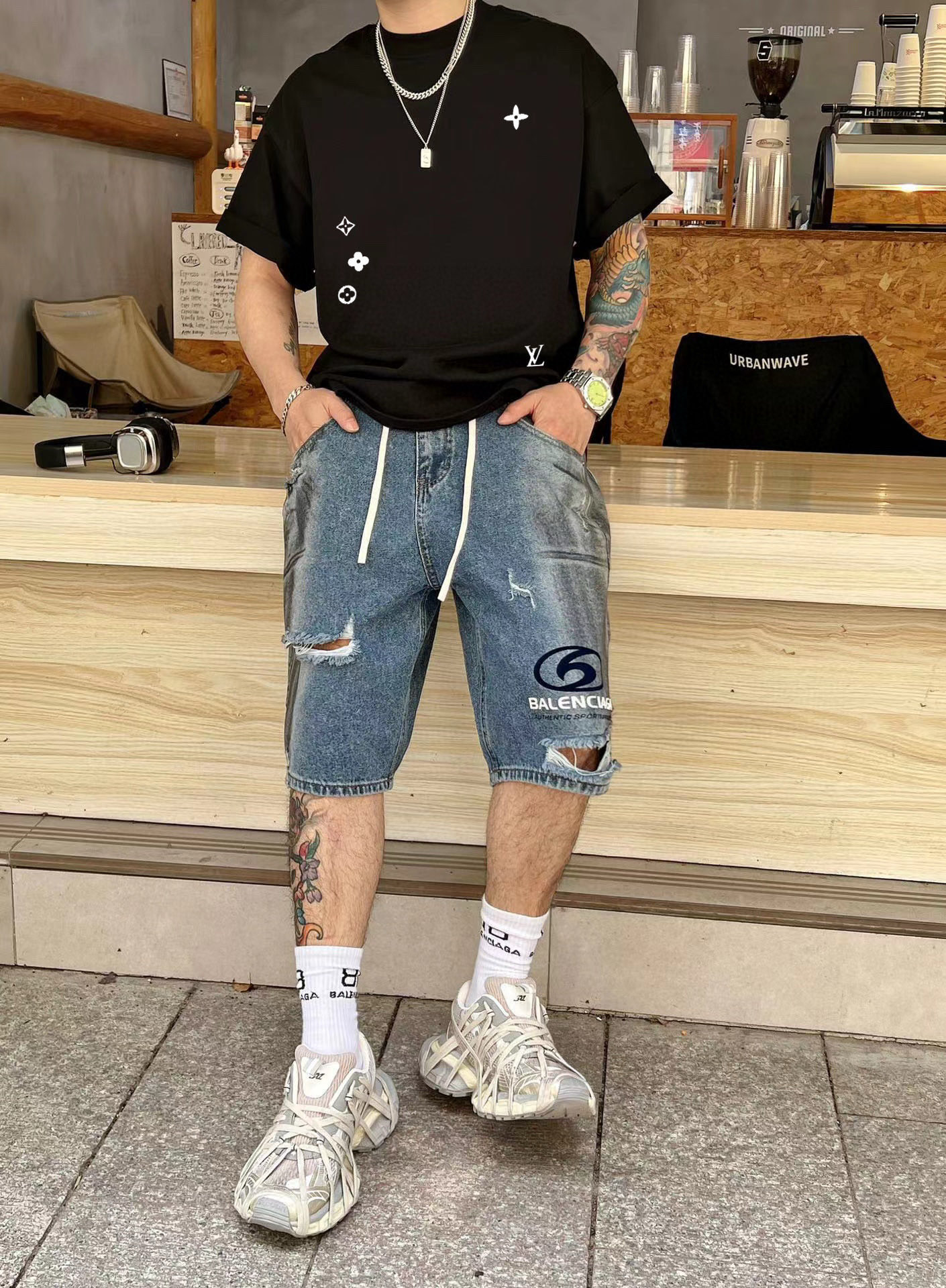 ￼ ￼ ￼ ￼ ￼ ￼ ￼ ￼ ￼￼ 路易威登 新款字母印花双层重工短袖T桖 字母图案不管是T桖还是卫衣