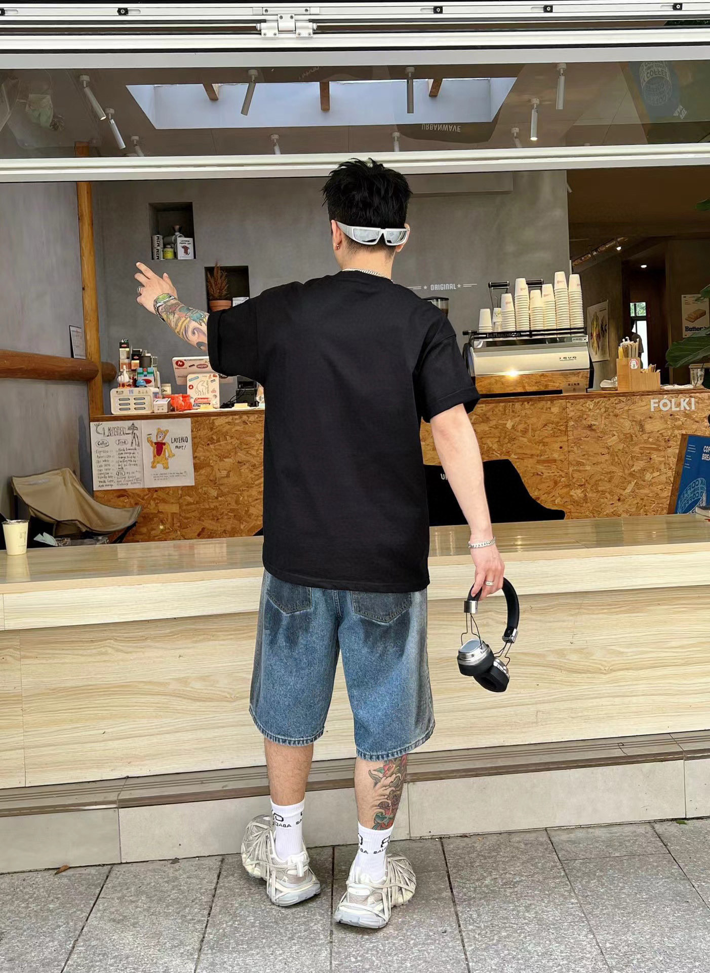 ￼ ￼ ￼ ￼ ￼ ￼ ￼ ￼ ￼￼ 路易威登 新款字母印花双层重工短袖T桖 字母图案不管是T桖还是卫衣