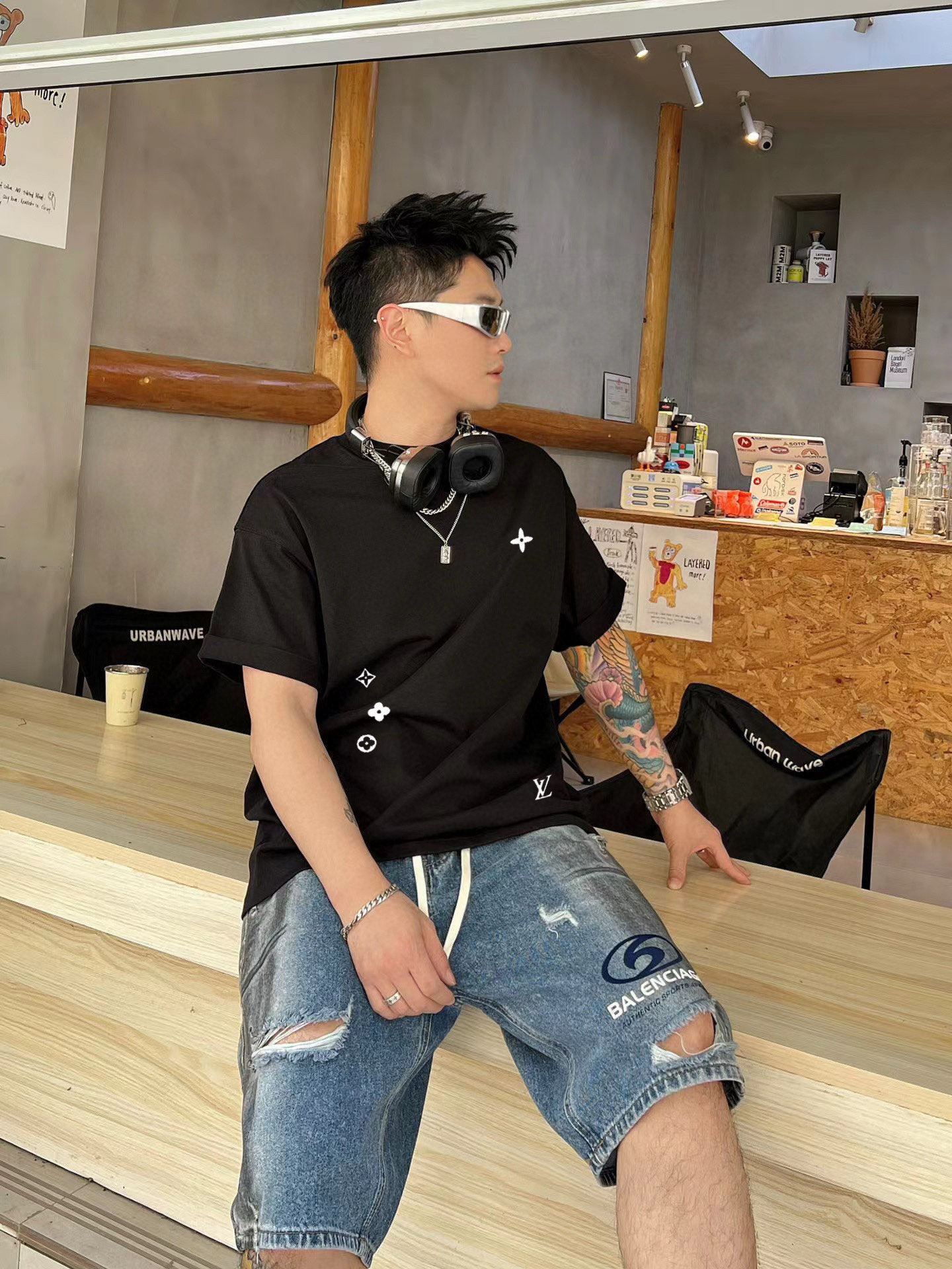 ￼ ￼ ￼ ￼ ￼ ￼ ￼ ￼ ￼￼ 路易威登 新款字母印花双层重工短袖T桖 字母图案不管是T桖还是卫衣