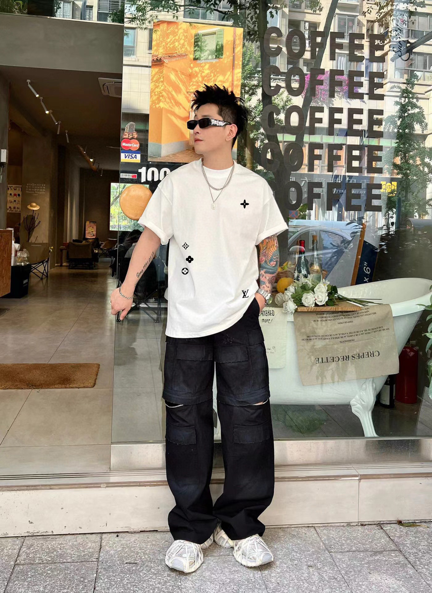 ￼ ￼ ￼ ￼ ￼ ￼ ￼ ￼ ￼￼ 路易威登 新款字母印花双层重工短袖T桖 字母图案不管是T桖还是卫衣