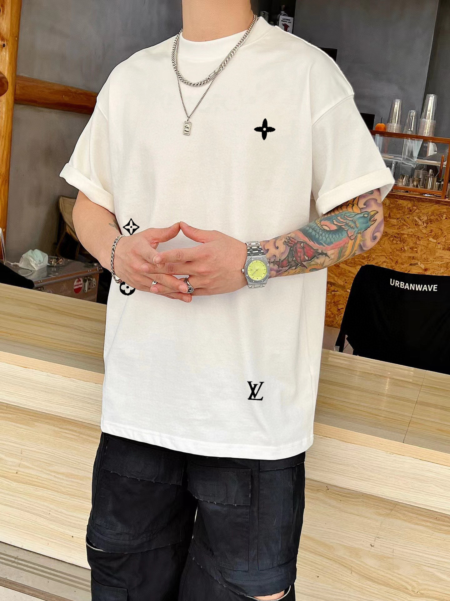 ￼ ￼ ￼ ￼ ￼ ￼ ￼ ￼ ￼￼ 路易威登 新款字母印花双层重工短袖T桖 字母图案不管是T桖还是卫衣