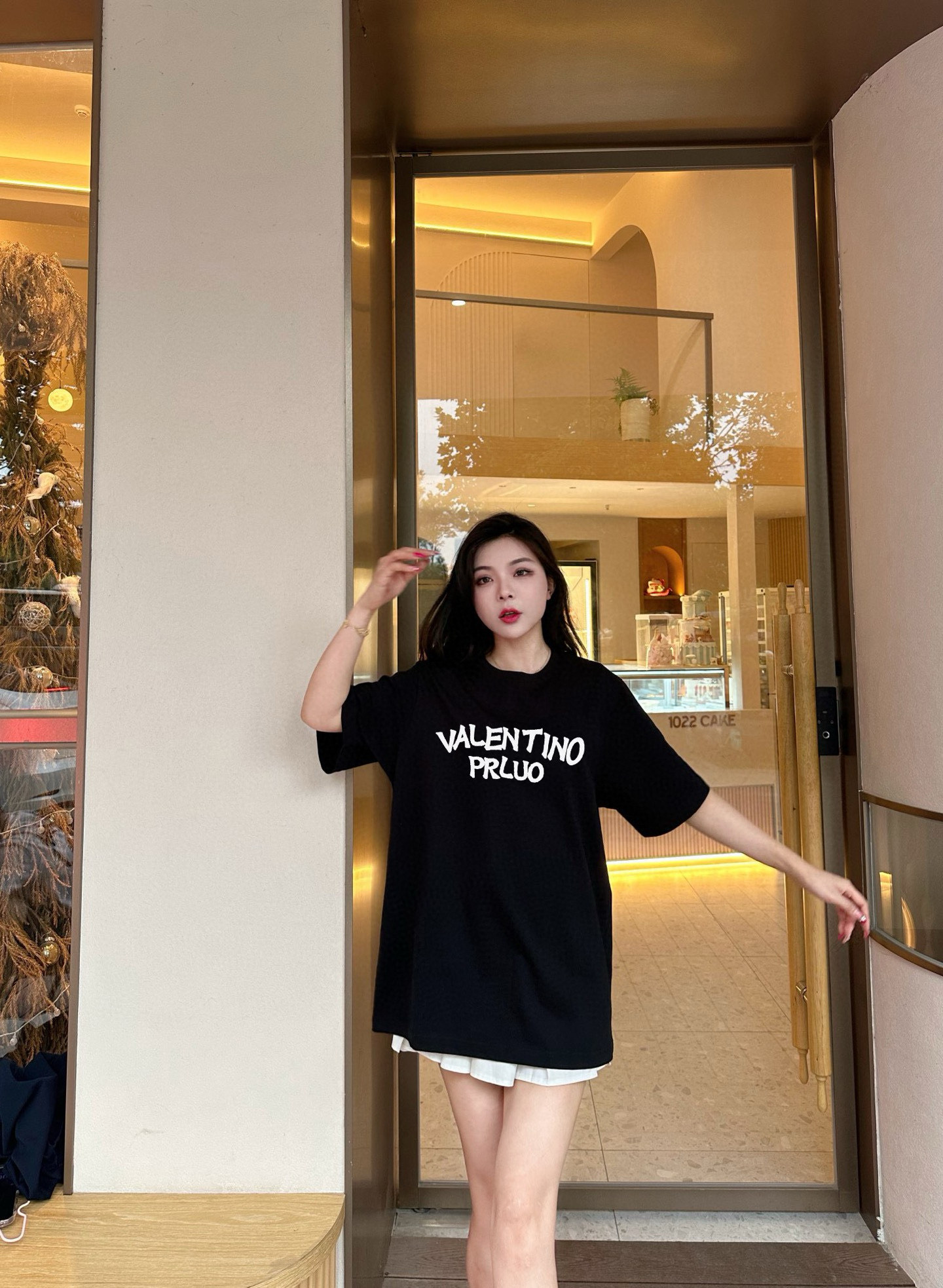 ￼ ￼ ￼ ￼ ￼ ￼ ￼ ￼ ￼￼ 华伦天奴 新款字母印花双层重工短袖T桖 字母图案不管是T桖还是卫衣