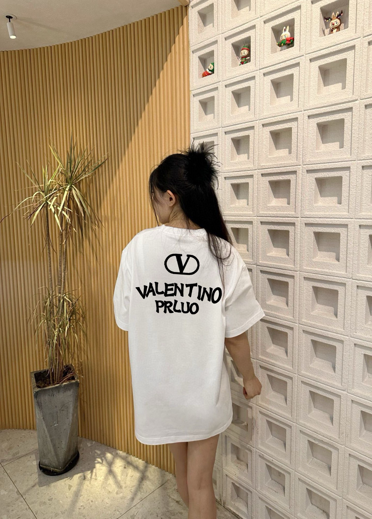 ￼ ￼ ￼ ￼ ￼ ￼ ￼ ￼ ￼￼ 华伦天奴 新款字母印花双层重工短袖T桖 字母图案不管是T桖还是卫衣