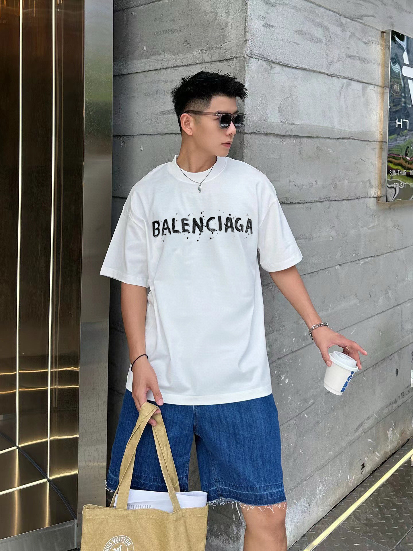 ￼ ￼ ￼ ￼ ￼ ￼ ￼ ￼ ￼￼ 巴黎世家 新款字母印花双层重工短袖T桖 字母图案不管是T桖还是卫衣