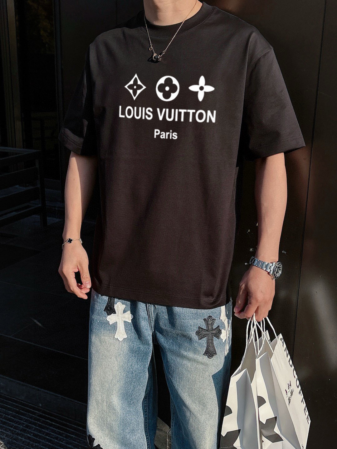 ￼ ￼ ￼ ￼ ￼ ￼ ￼ ￼ ￼￼ 路易威登 新款字母印花双层重工短袖T桖 字母图案不管是T桖还是卫衣