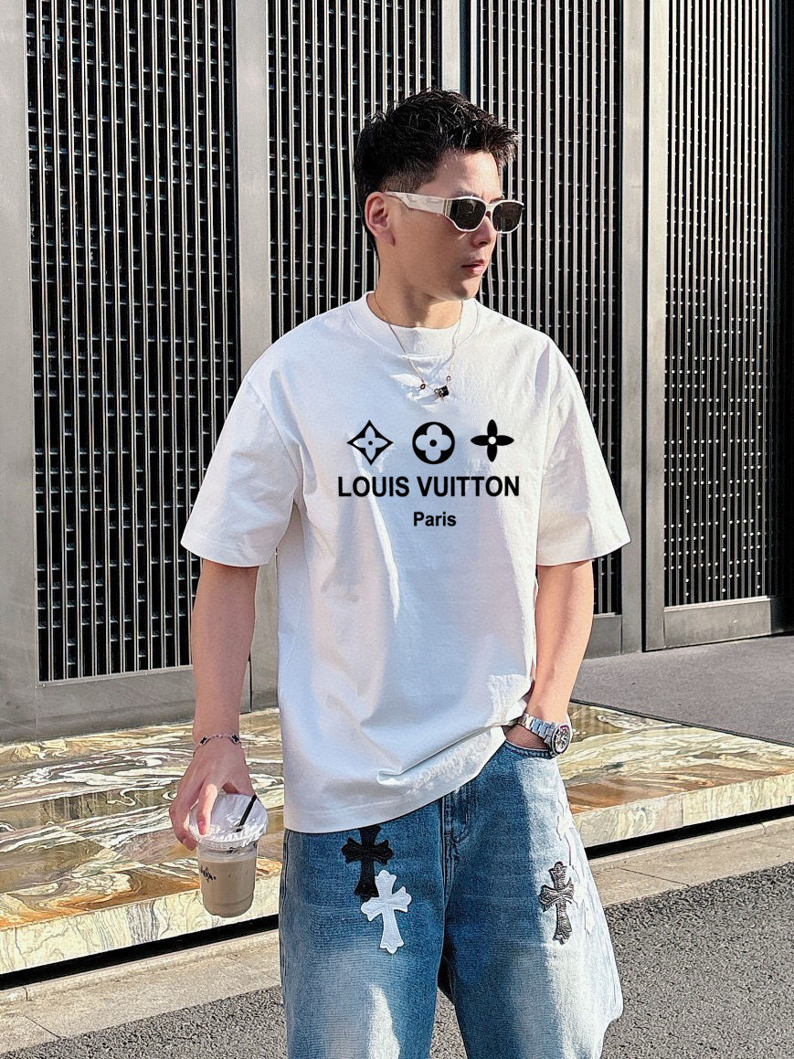 ￼ ￼ ￼ ￼ ￼ ￼ ￼ ￼ ￼￼ 路易威登 新款字母印花双层重工短袖T桖 字母图案不管是T桖还是卫衣