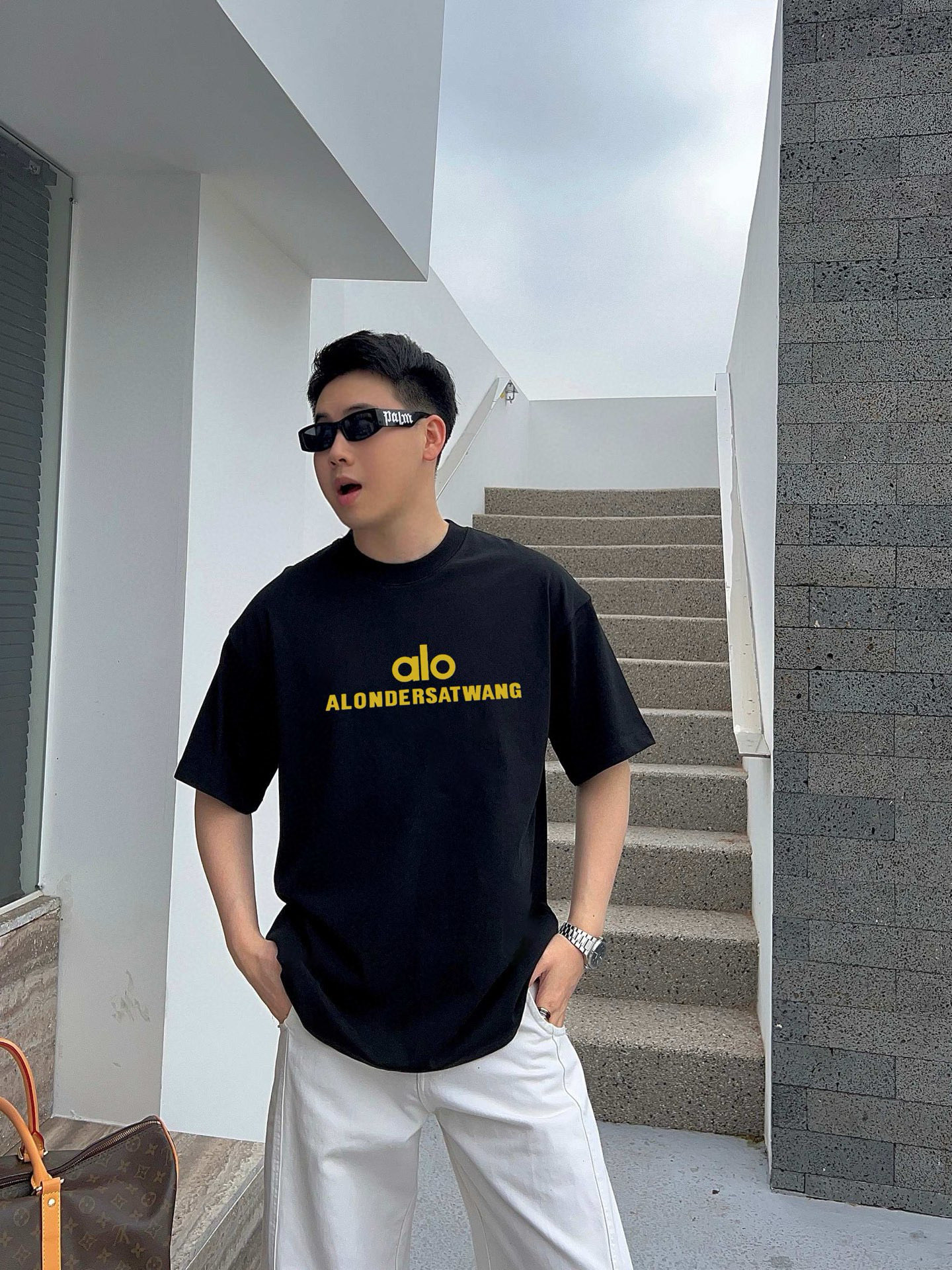 ￼ ￼ ￼ ￼ ￼ ￼ ￼ ￼ ￼￼ alo 新款字母印花双层重工短袖T桖 字母图案不管是T桖还是卫衣都